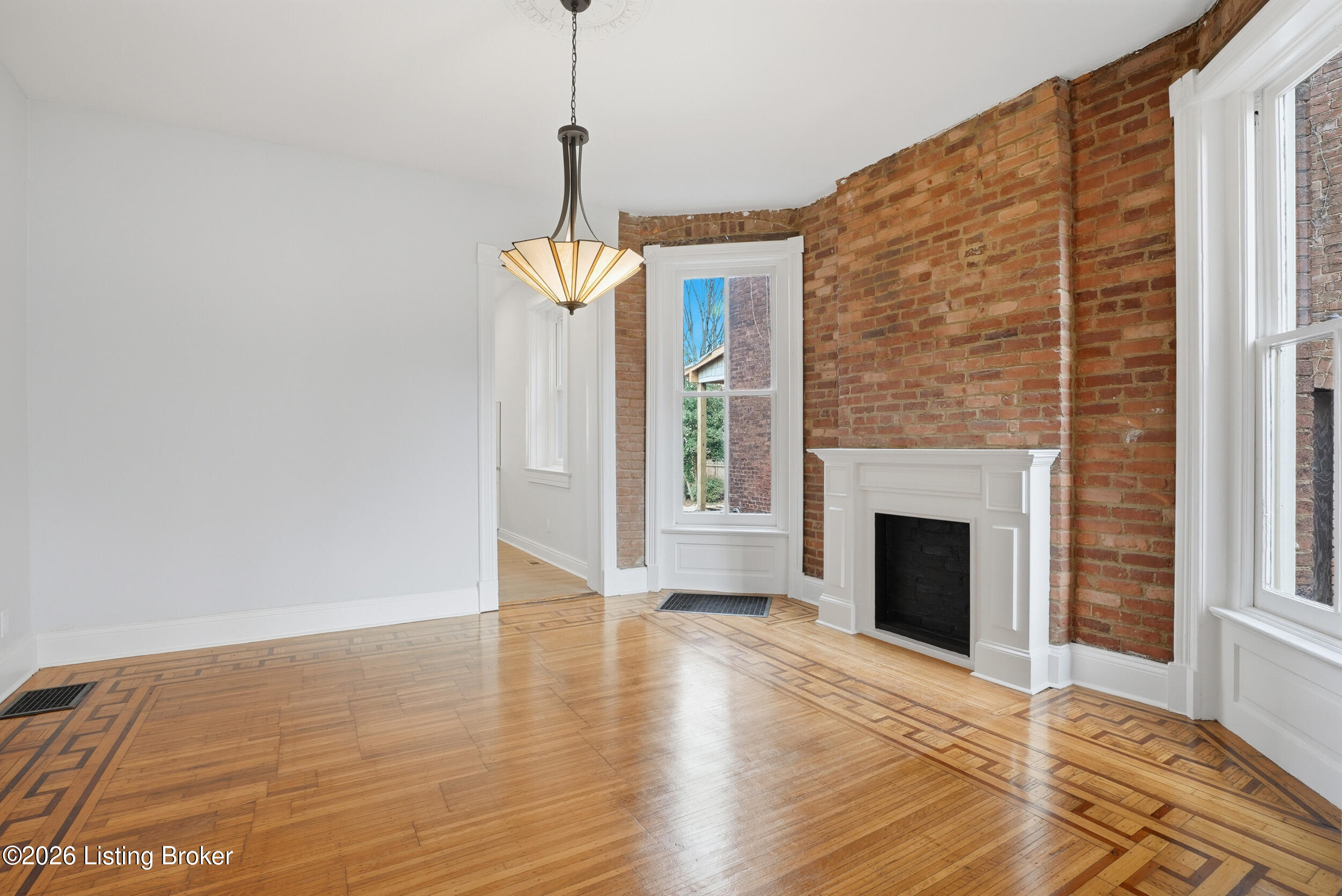 115 E Ormsby Ave Property Photo 8
