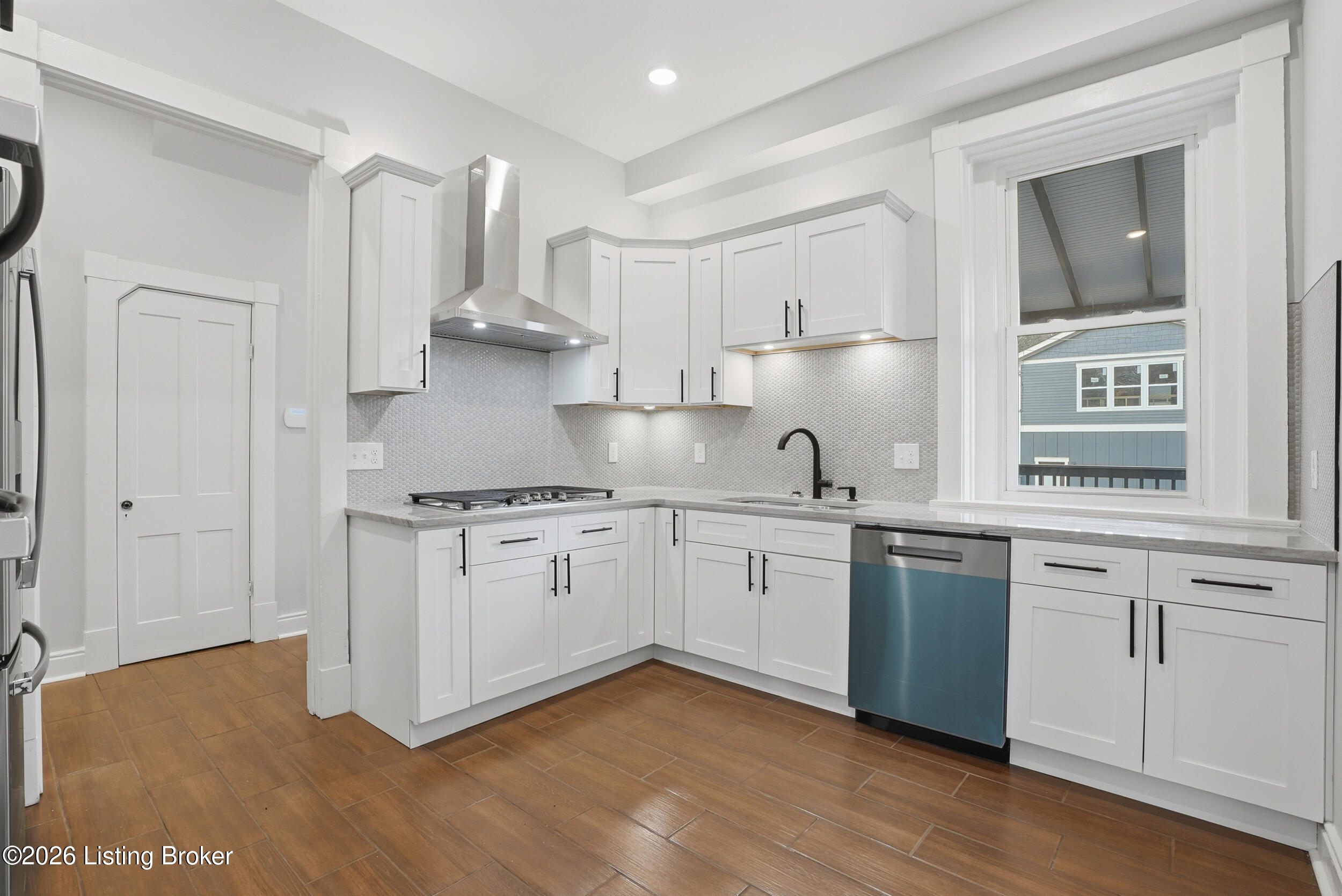 115 E Ormsby Ave Property Photo 11