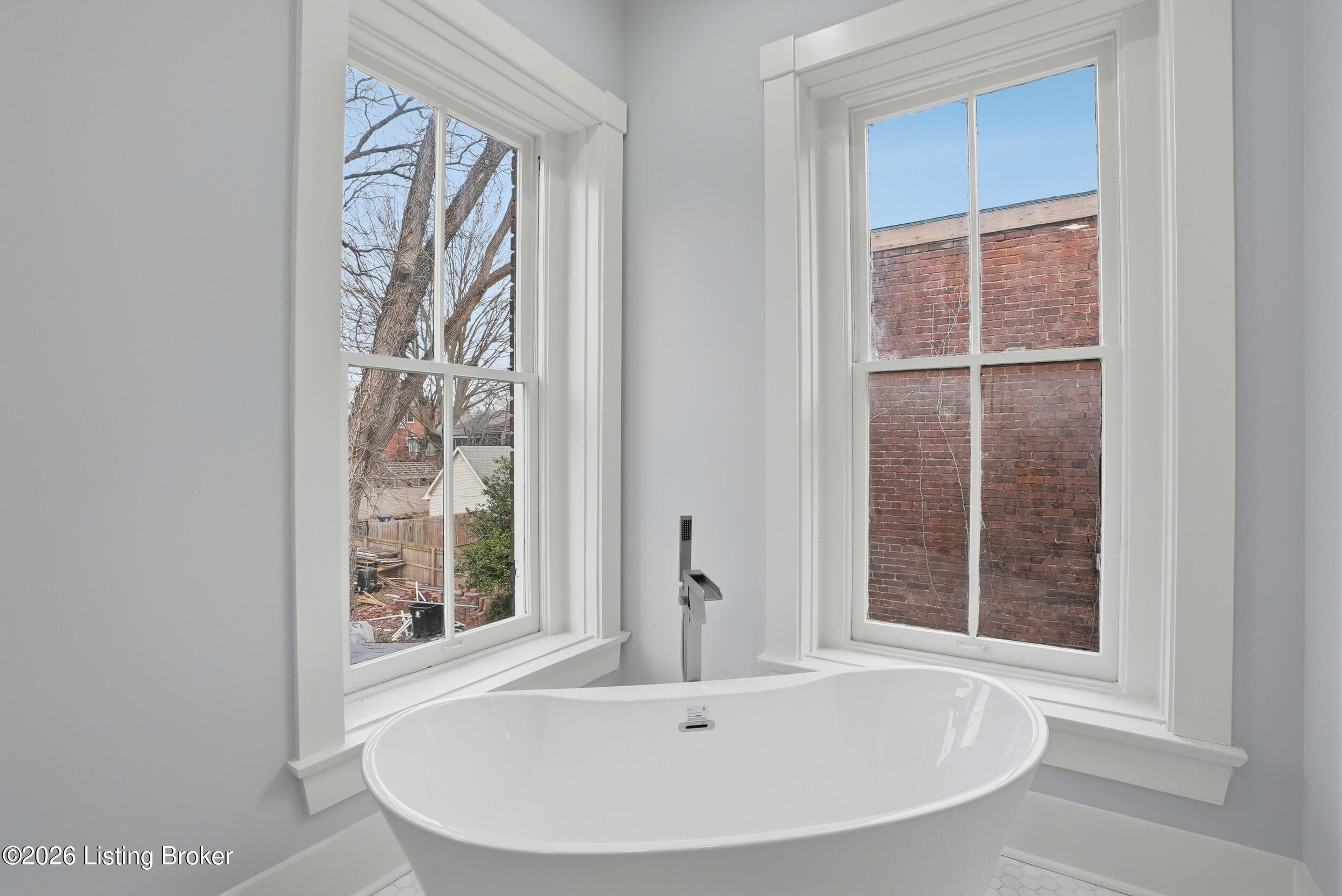 115 E Ormsby Ave Property Photo 20