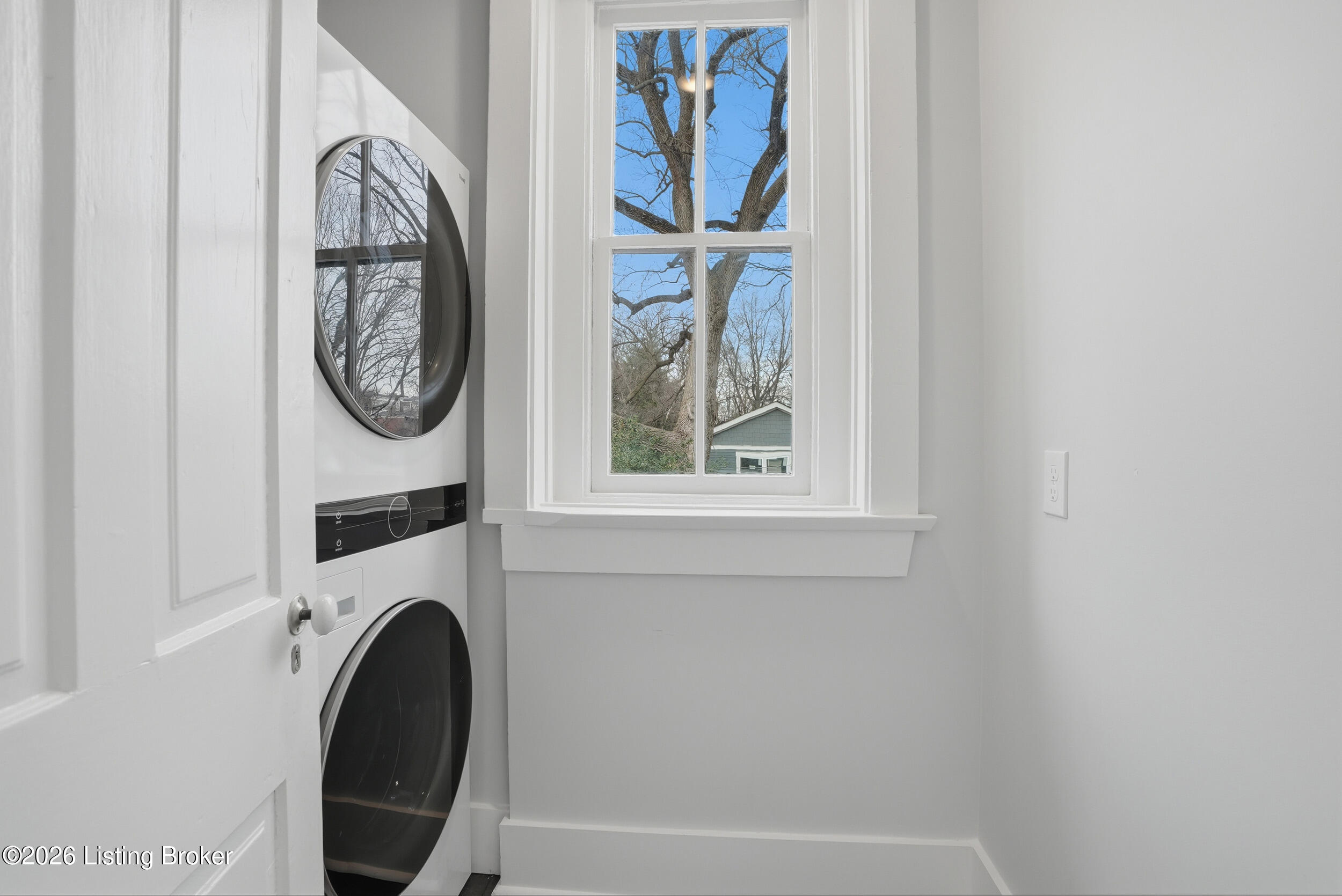 115 E Ormsby Ave Property Photo 31
