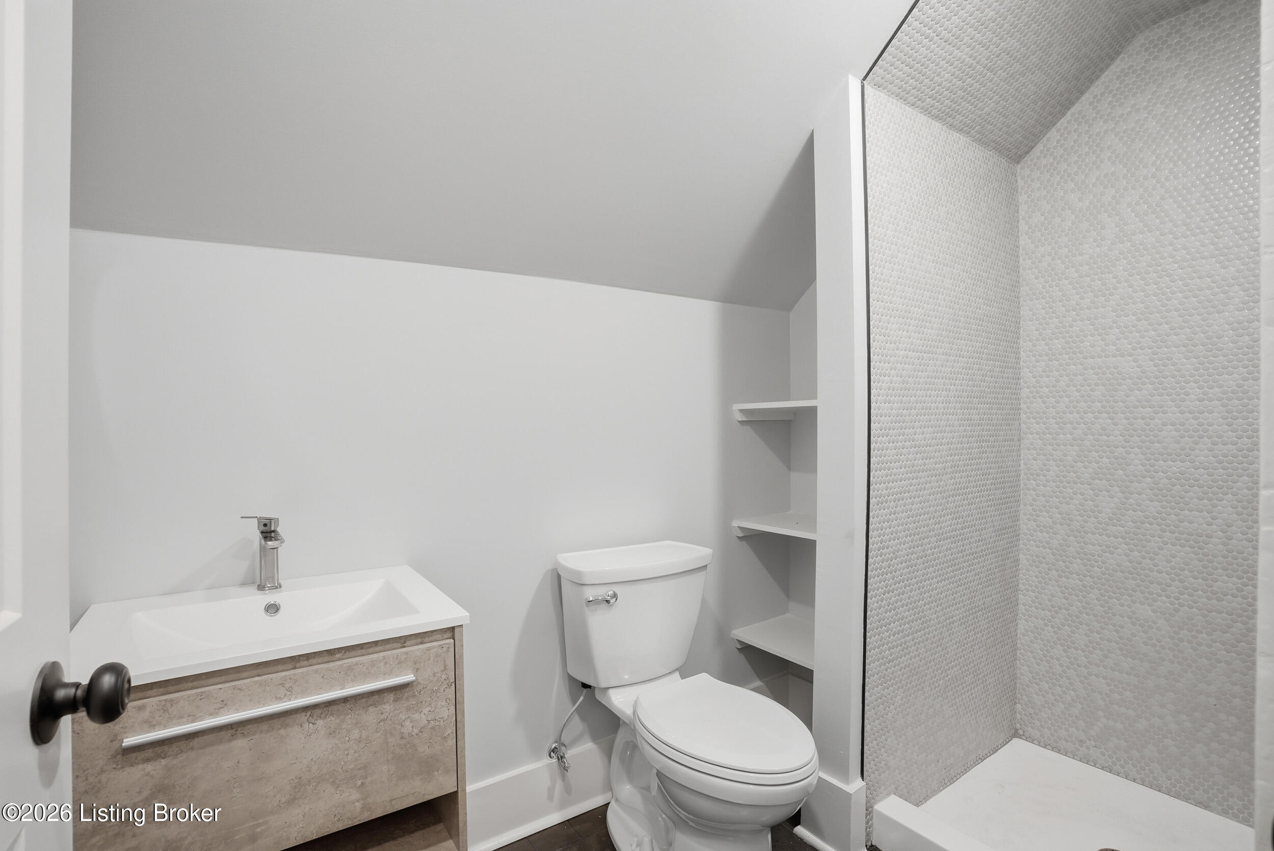 115 E Ormsby Ave Property Photo 32