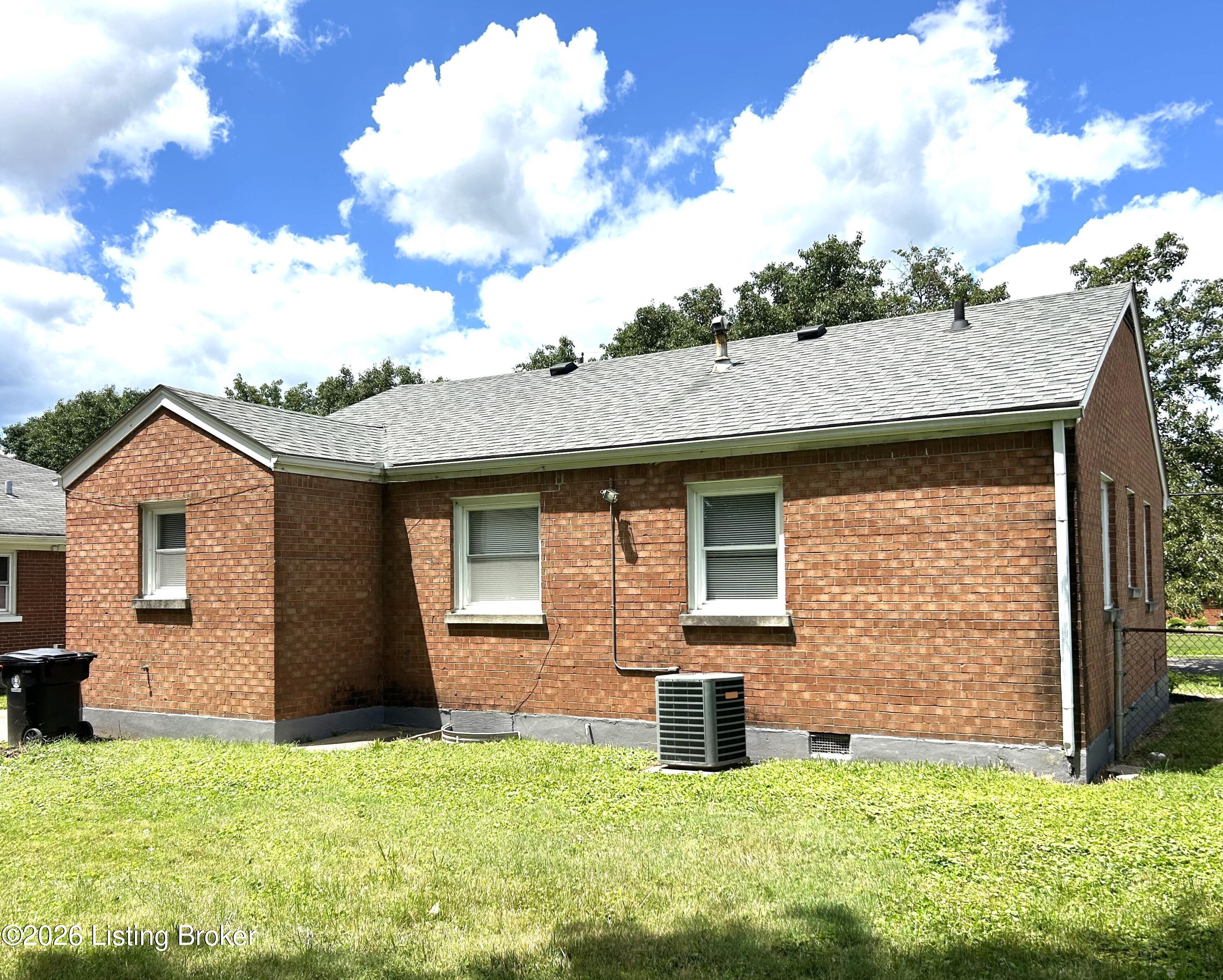 1614 Linda Way Property Photo 3