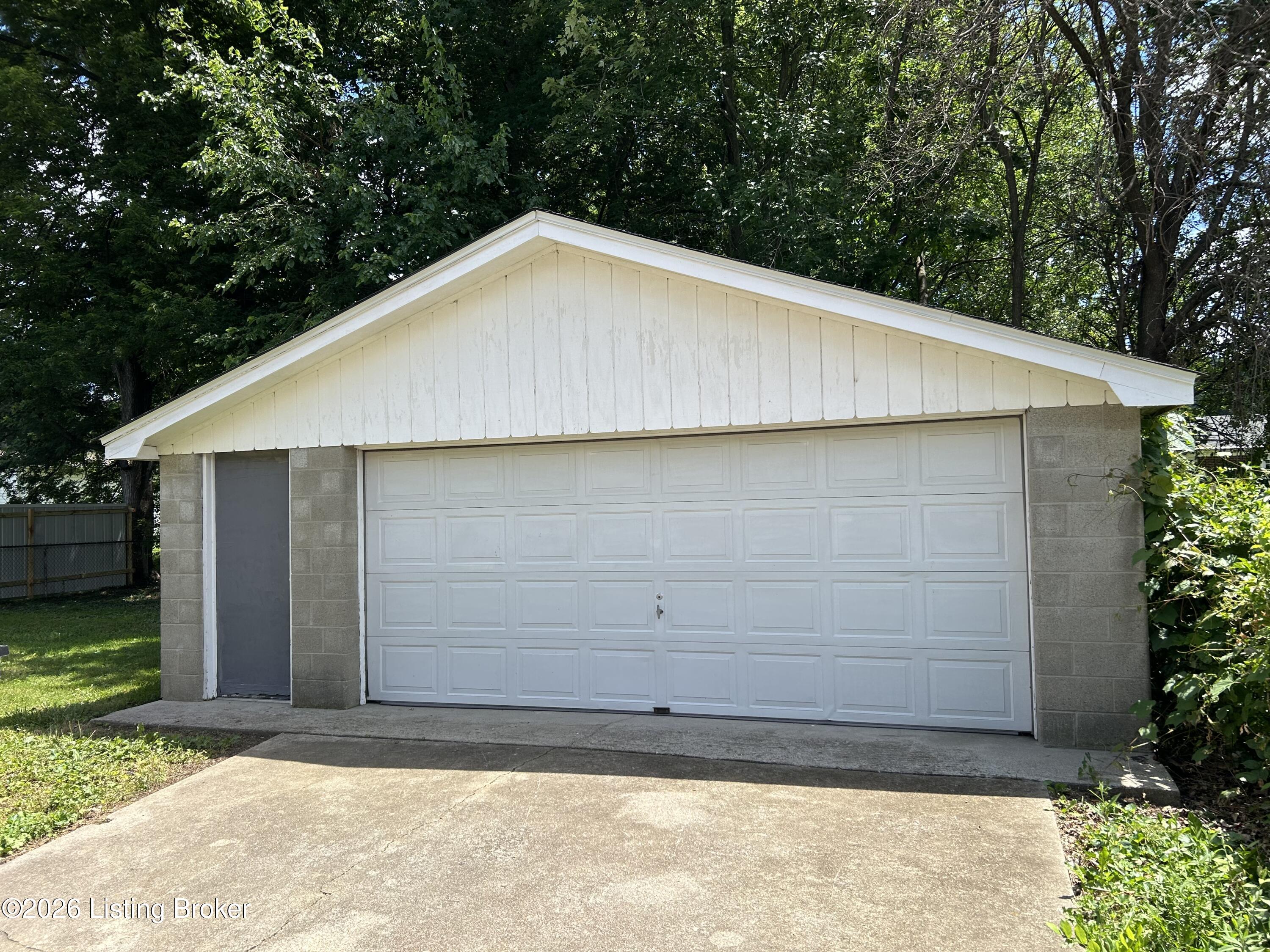 1614 Linda Way Property Photo 4