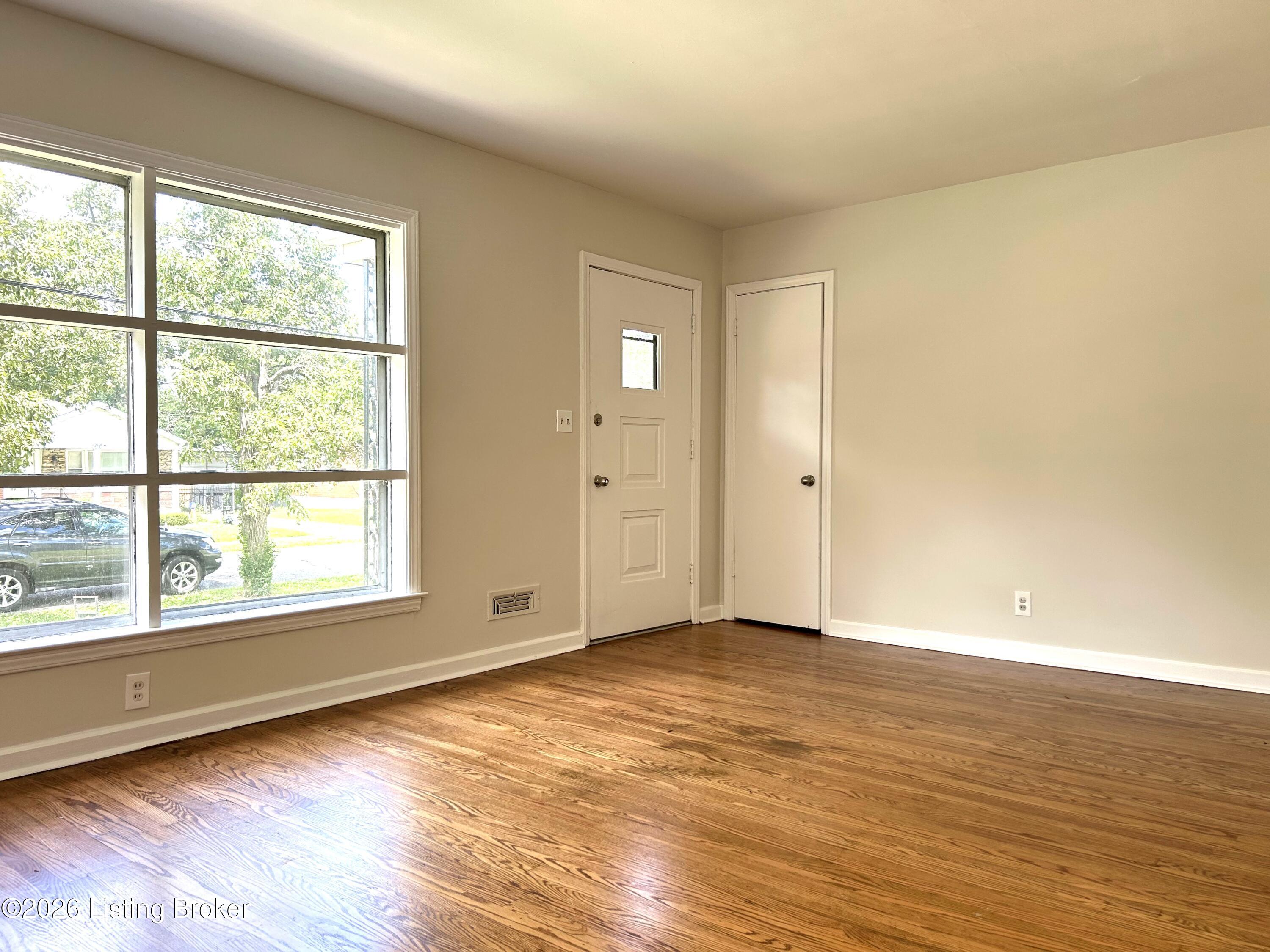 1614 Linda Way Property Photo 6