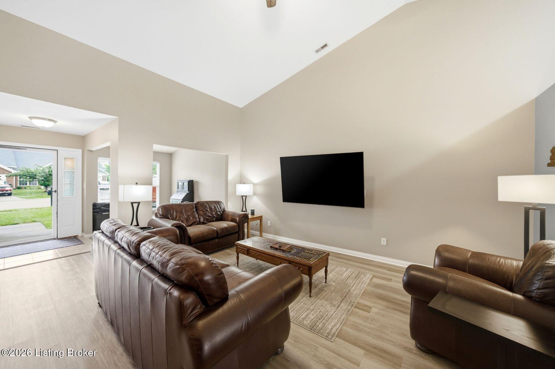 8903 Stara Way Property Photo 6
