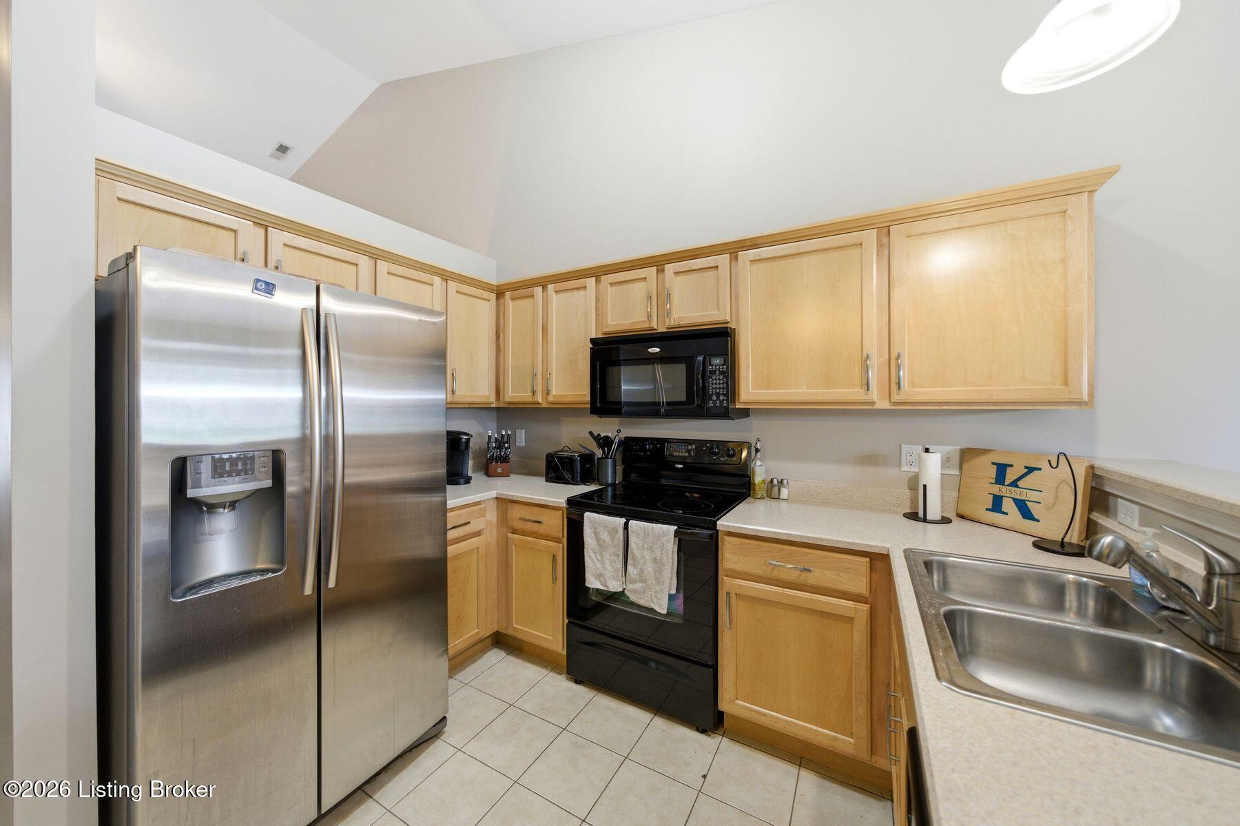 8903 Stara Way Property Photo 10