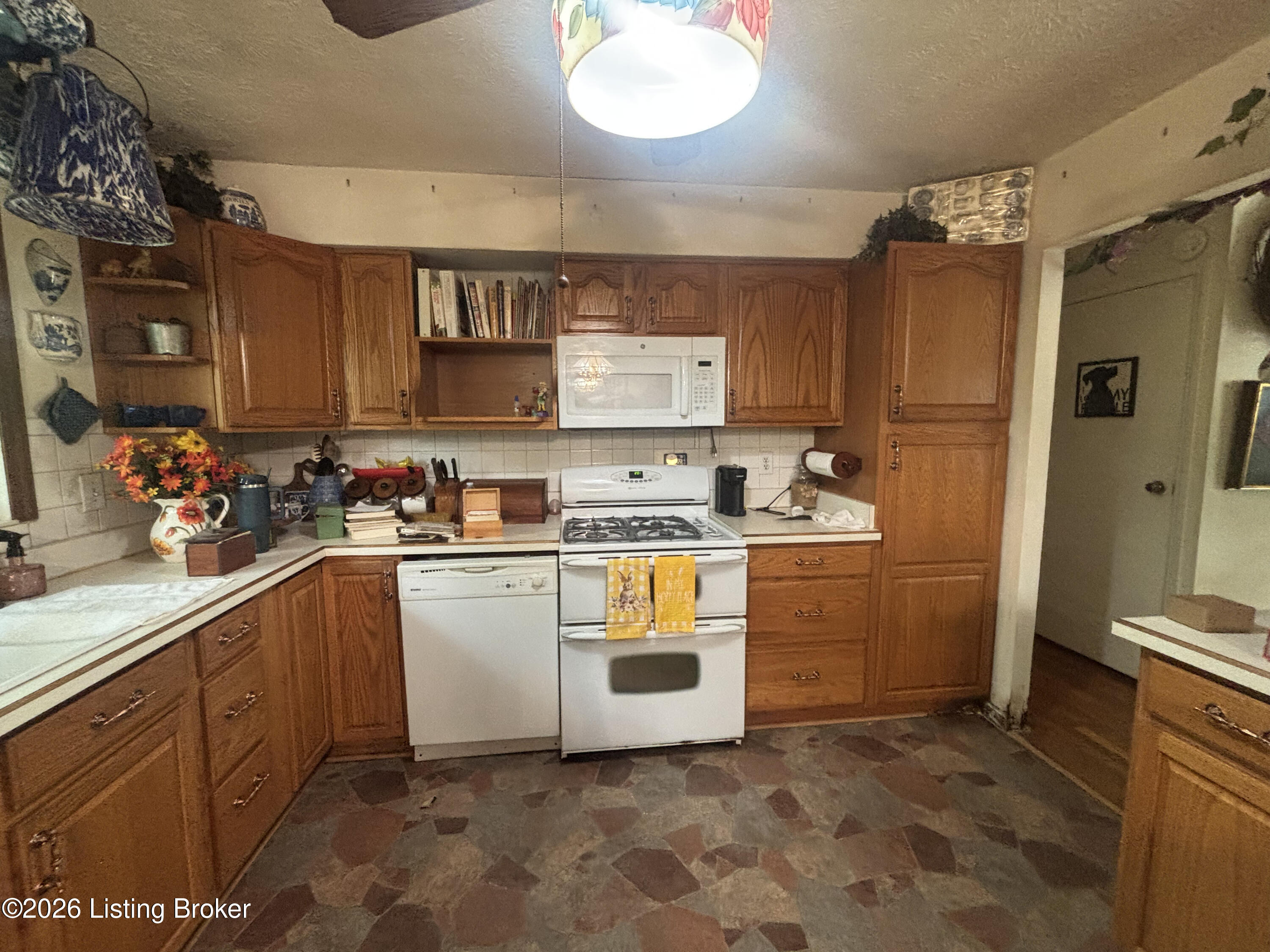 3444 Misty Creek Dr Property Photo 6