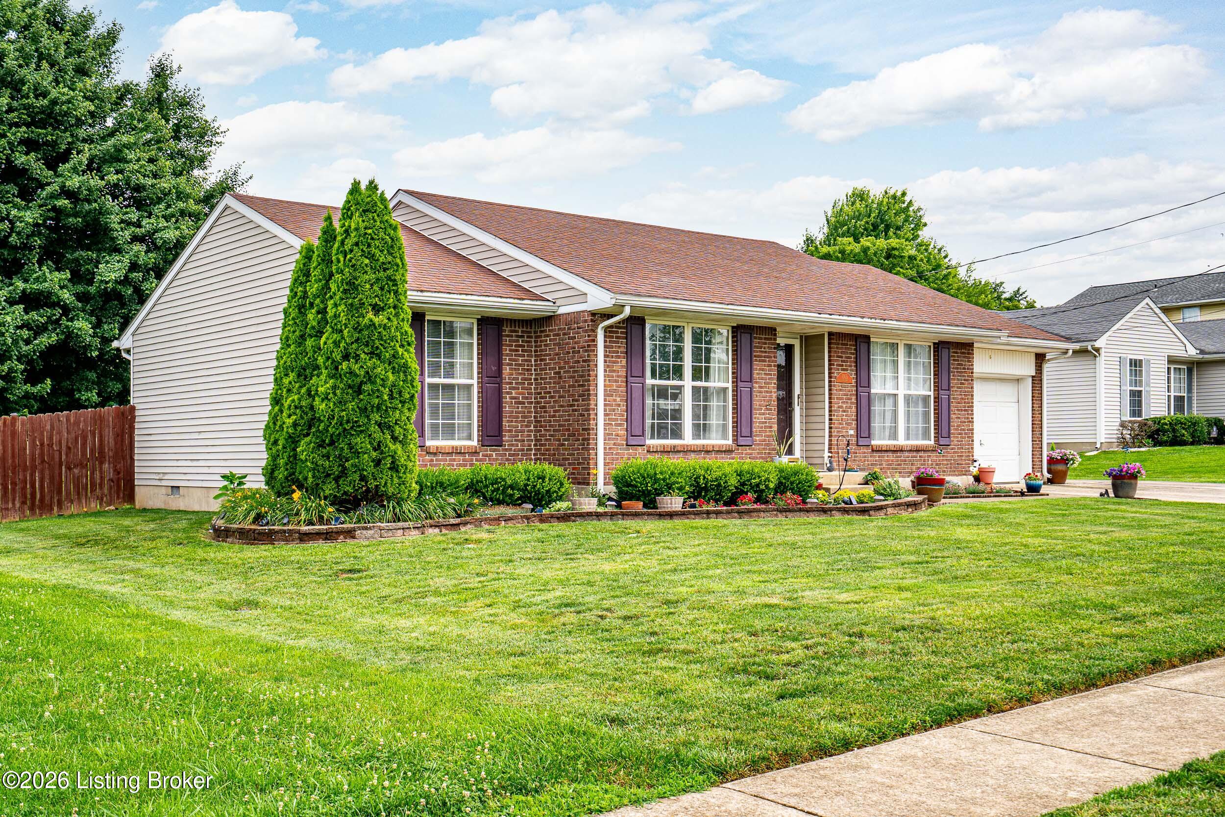 1305 Williamsburg Dr Property Photo 2