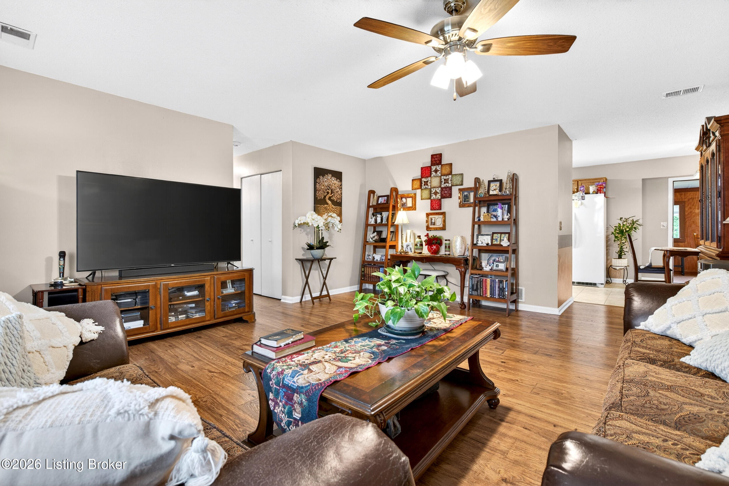 1305 Williamsburg Dr Property Photo 4