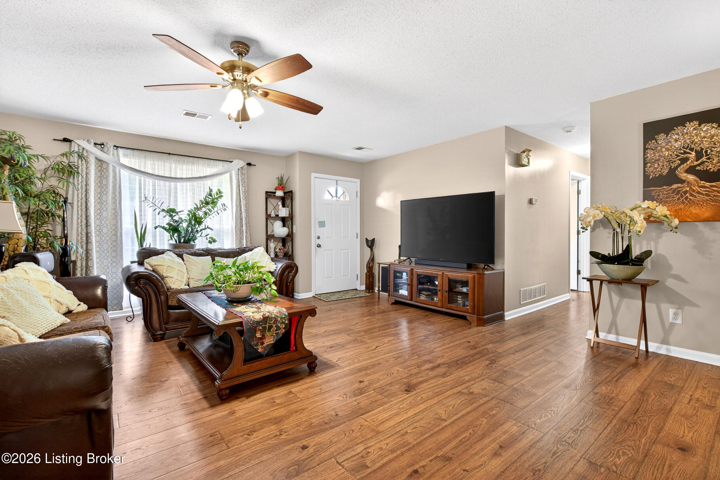 1305 Williamsburg Dr Property Photo 6