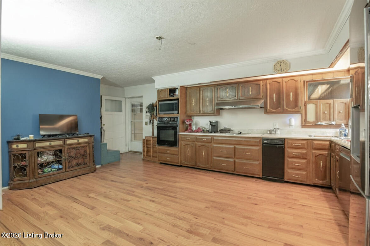 205 W Chestnut St Property Photo 32