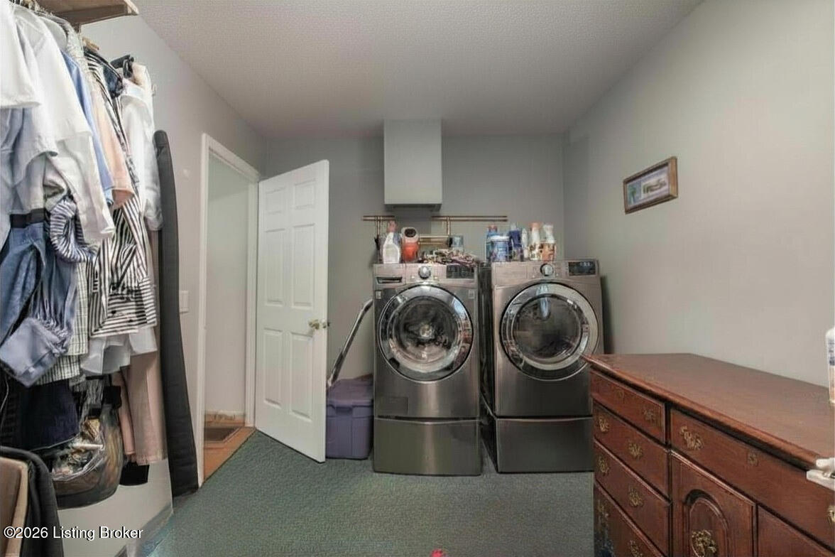 205 W Chestnut St Property Photo 37