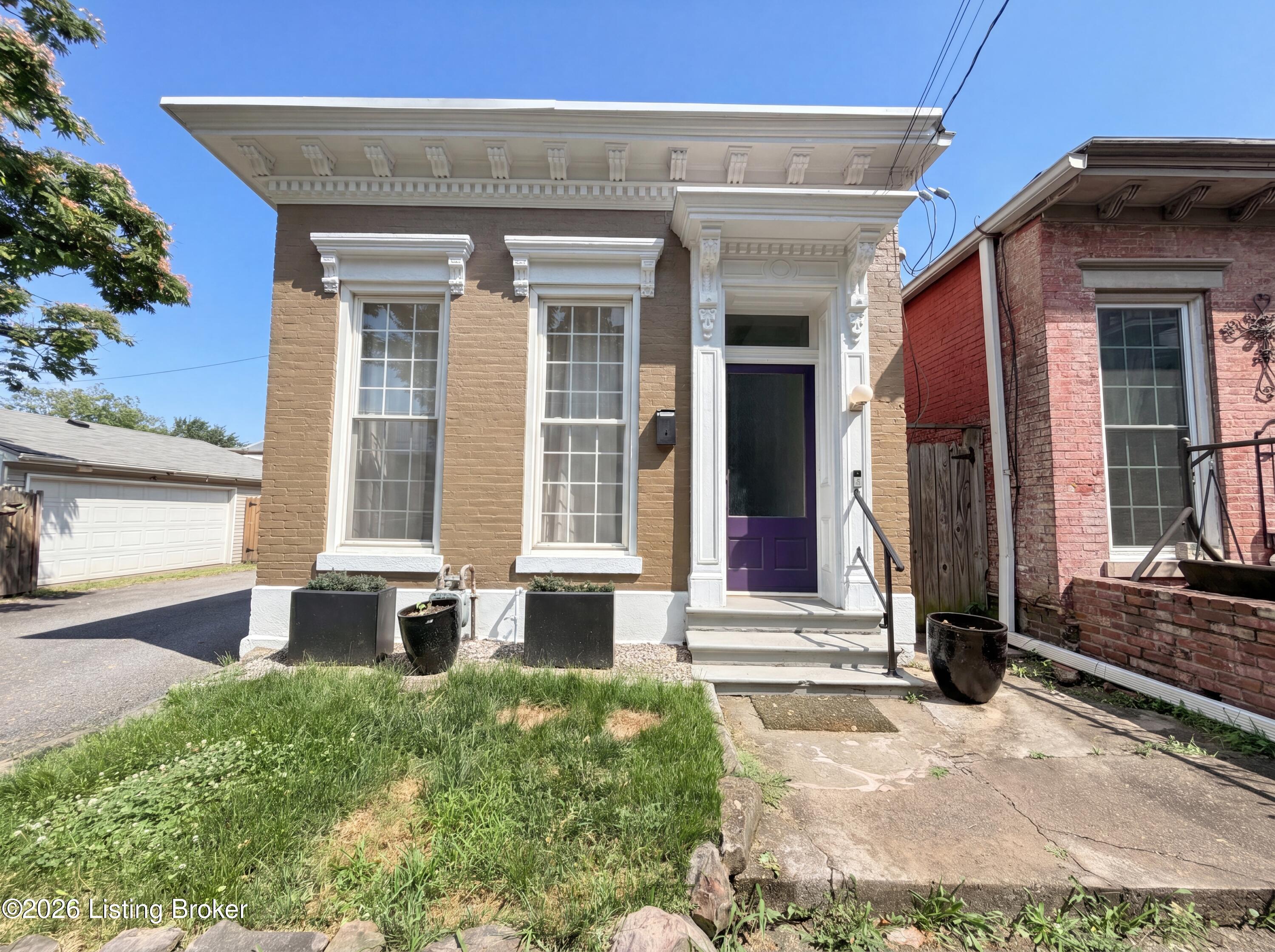 1011 Rogers St Property Photo 1