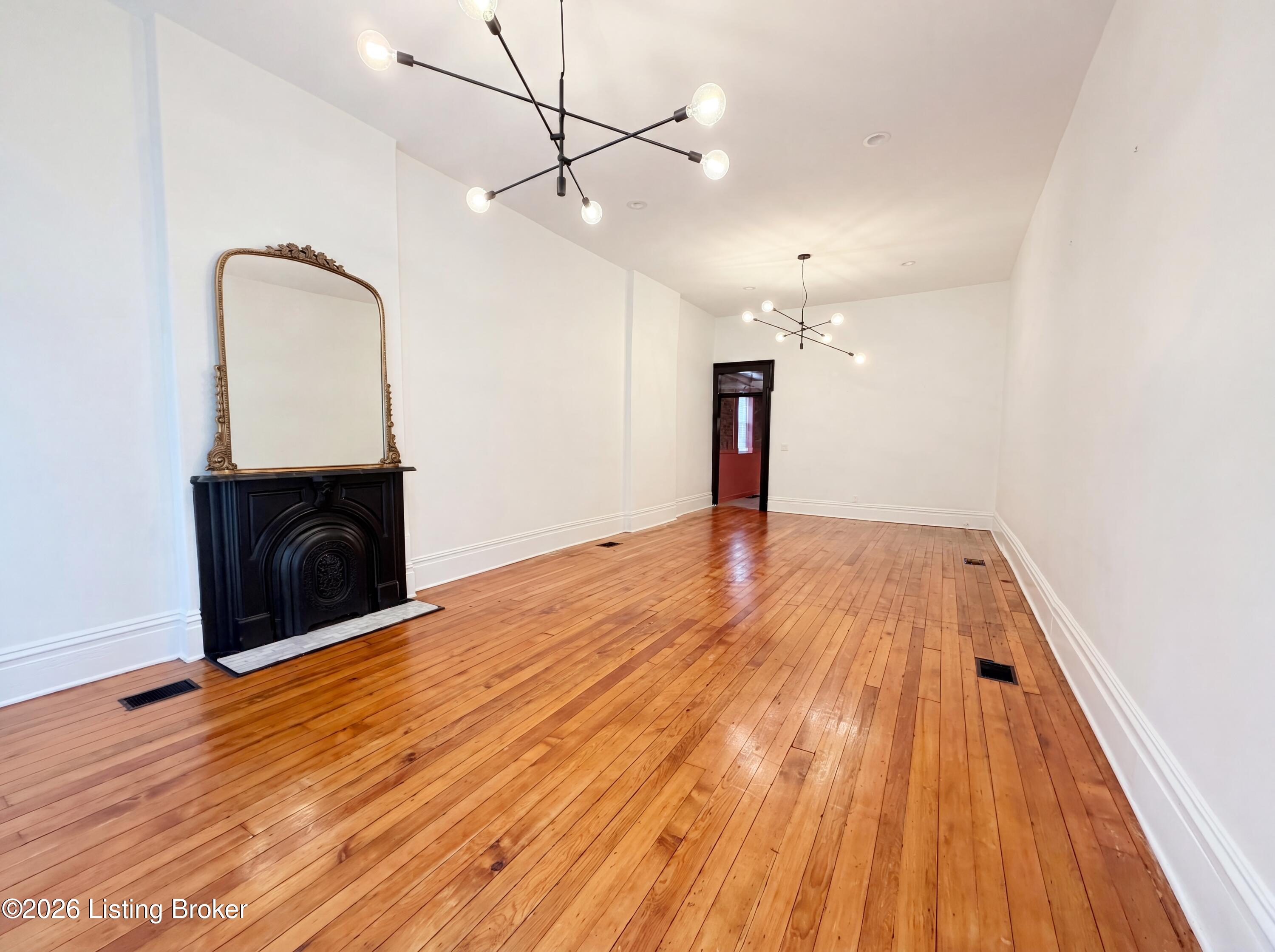 1011 Rogers St Property Photo 3