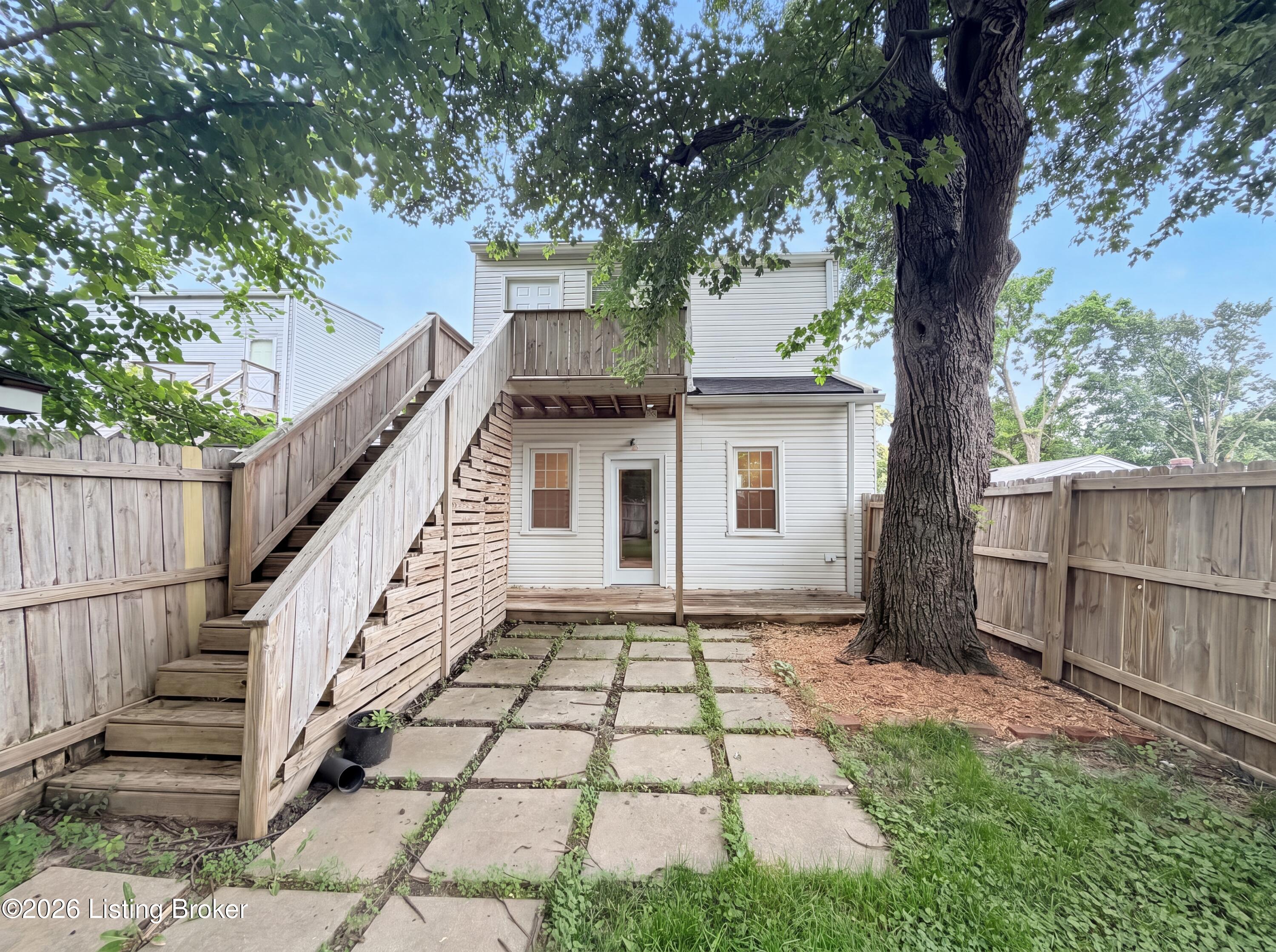 1011 Rogers St Property Photo 5