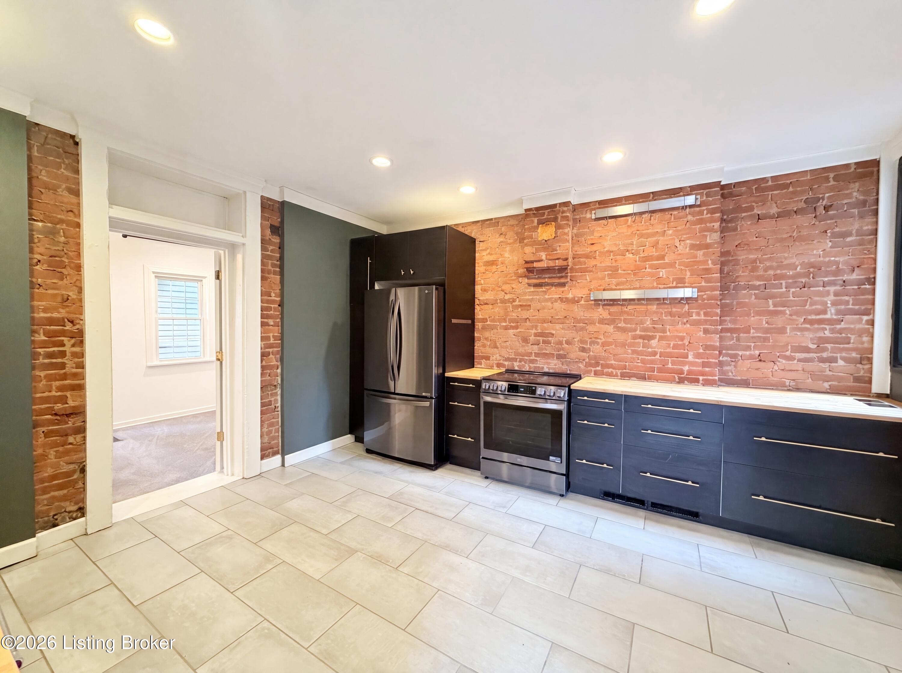 1011 Rogers St Property Photo 7