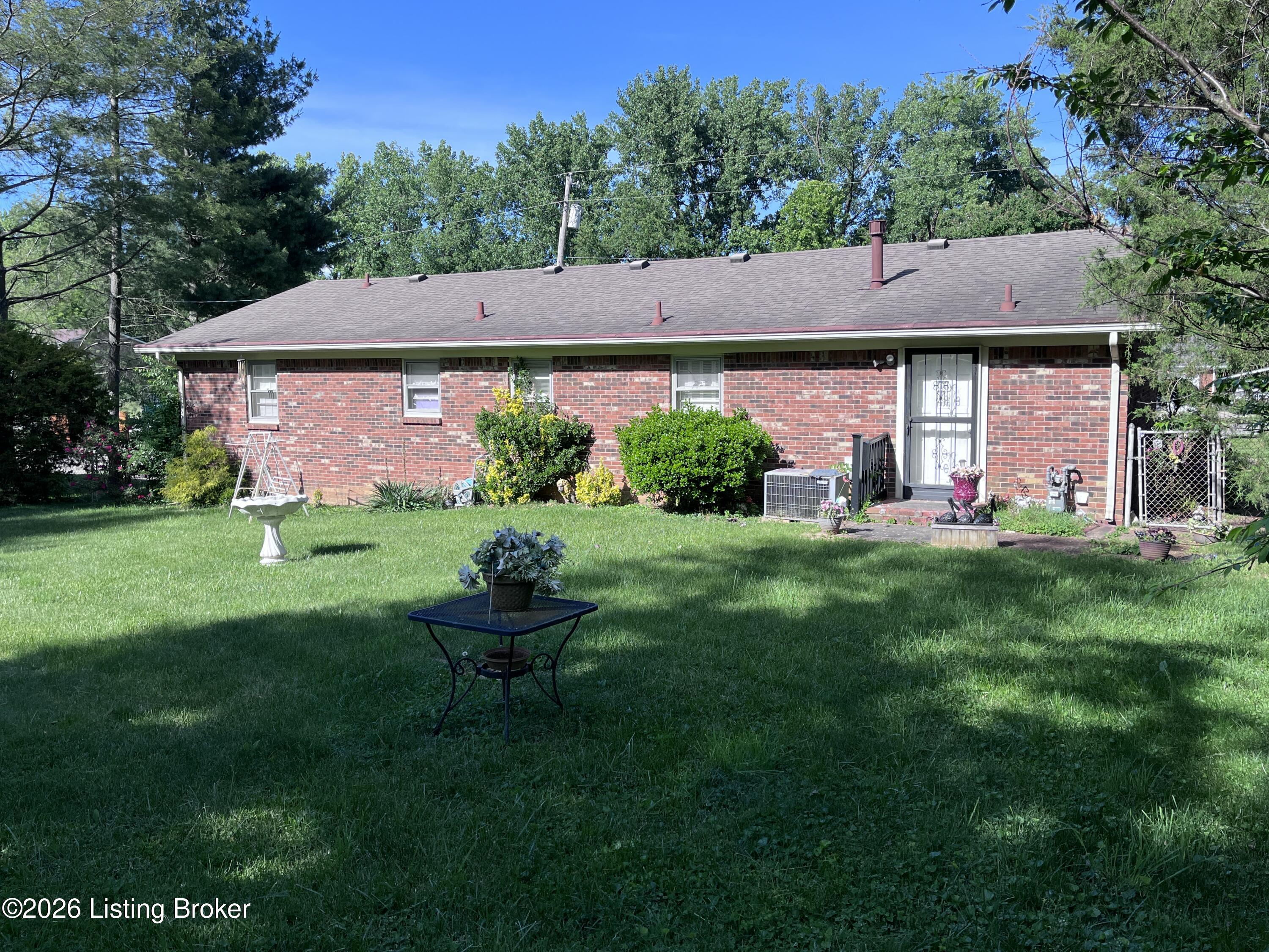 317 Berkley Ct Property Photo 4