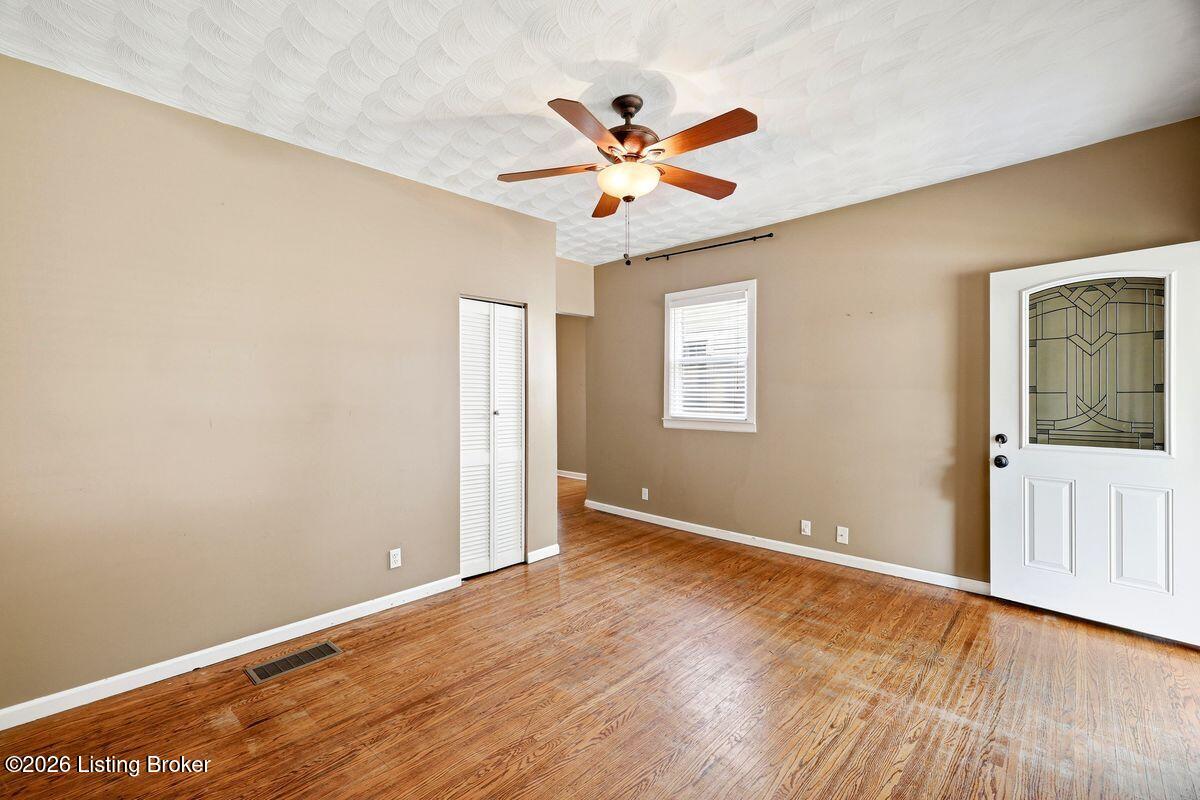 320 S Bayly Ave Property Photo 6