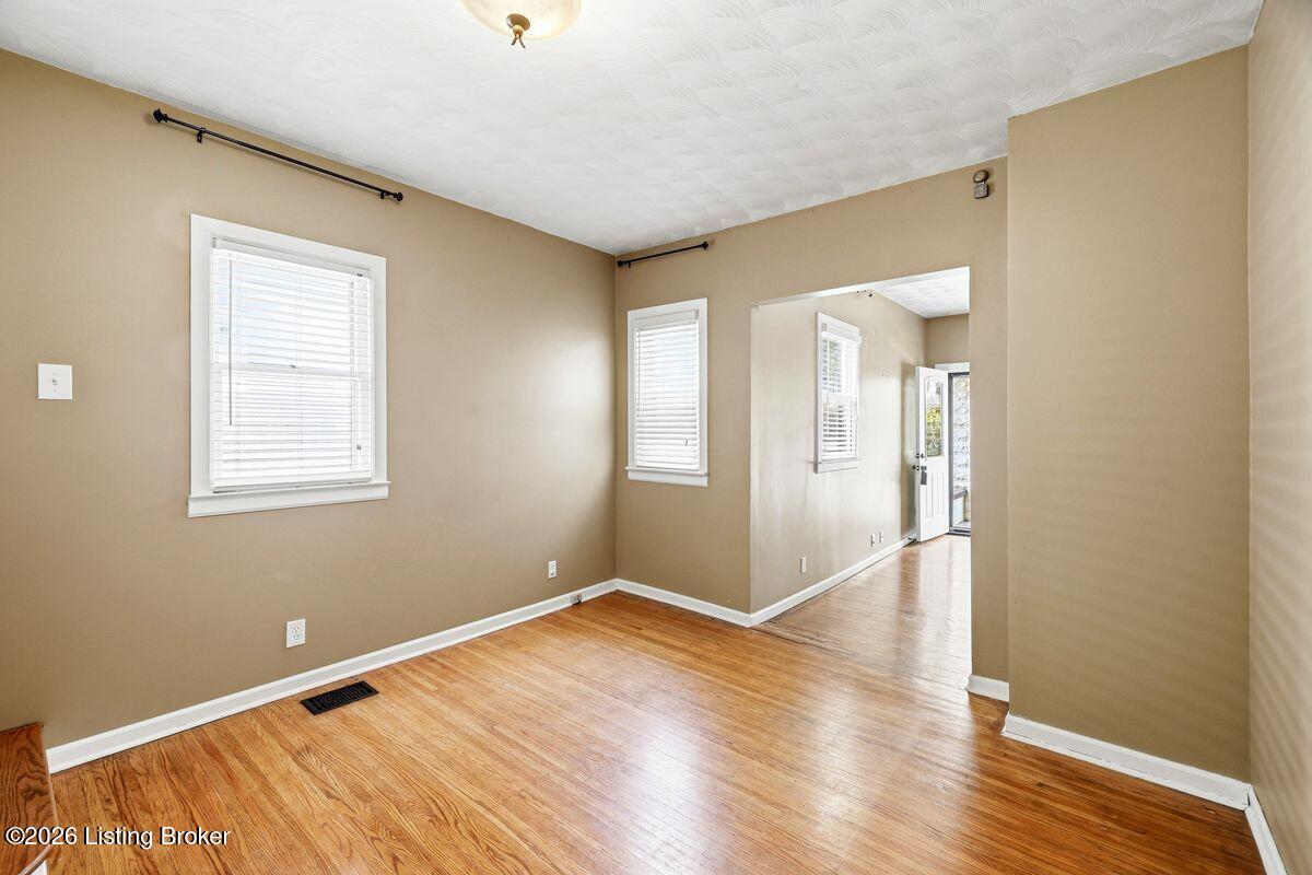 320 S Bayly Ave Property Photo 9