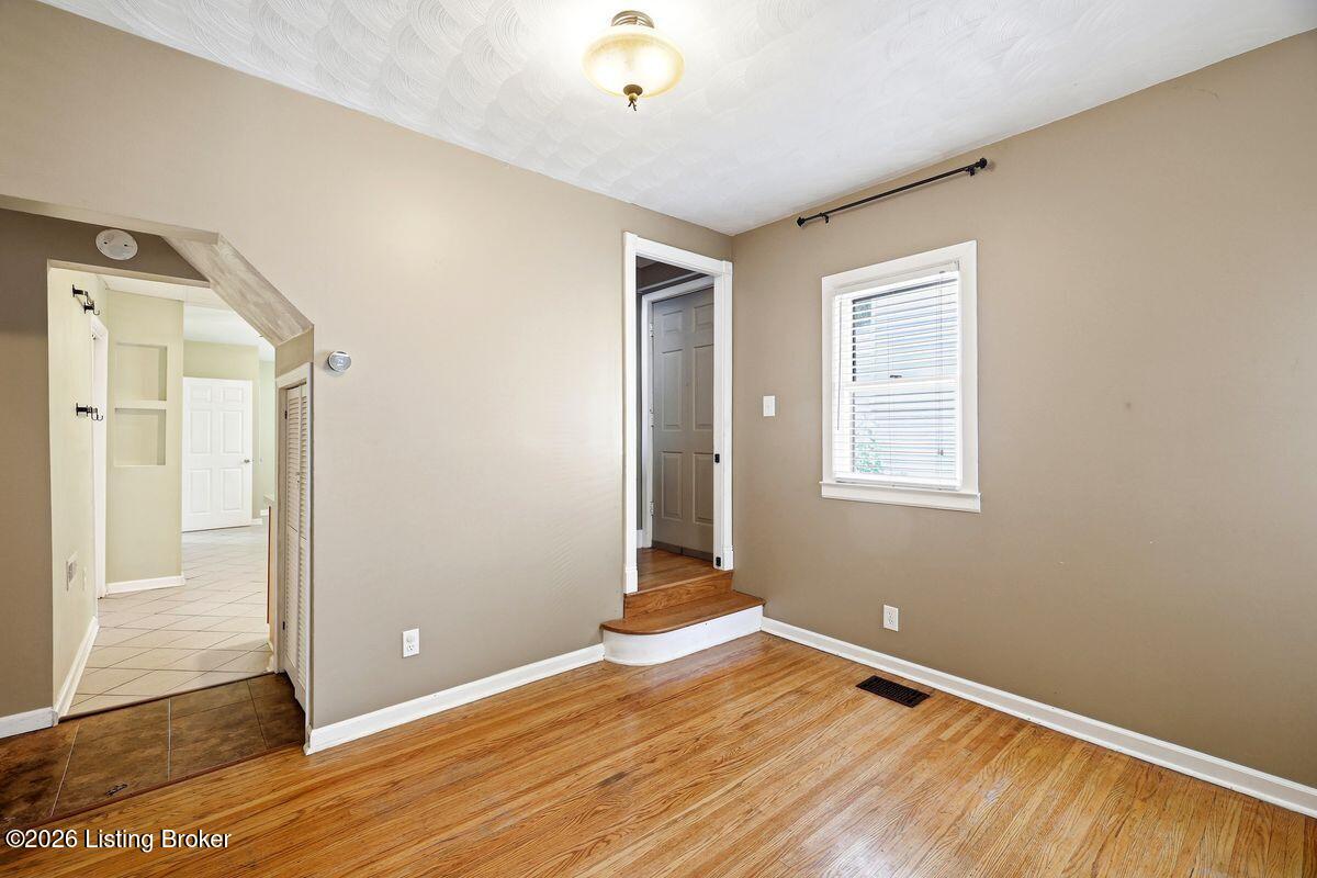 320 S Bayly Ave Property Photo 10