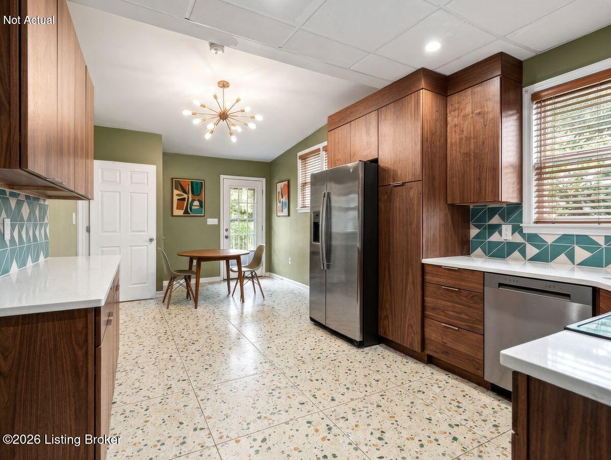 320 S Bayly Ave Property Photo 13