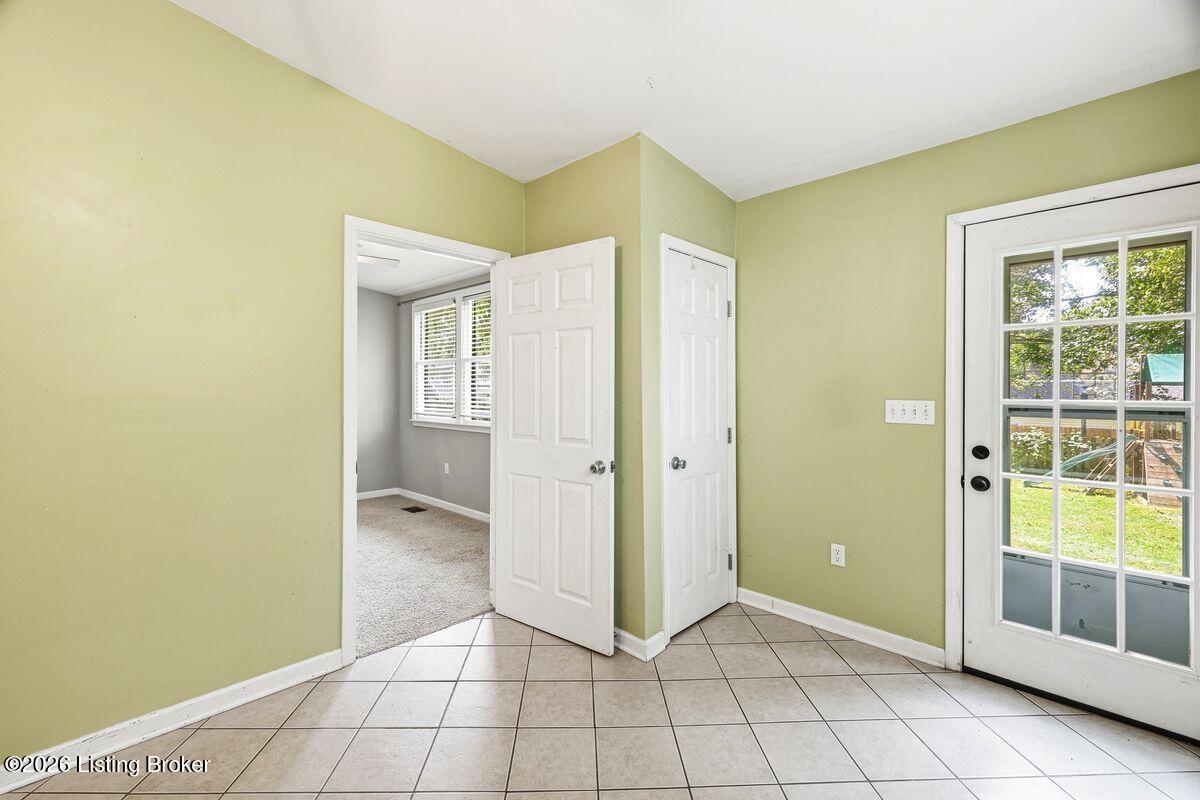 320 S Bayly Ave Property Photo 16