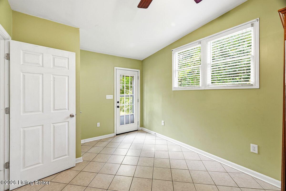 320 S Bayly Ave Property Photo 17