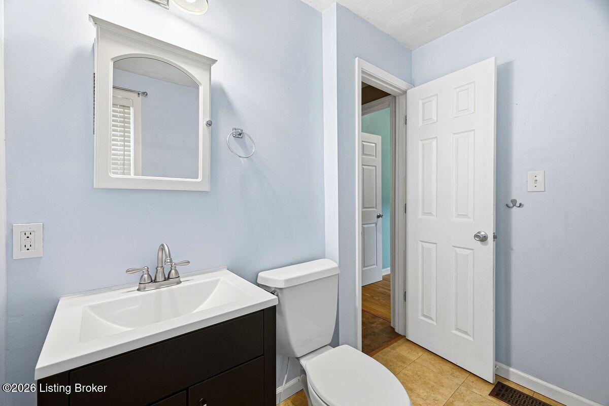 320 S Bayly Ave Property Photo 23