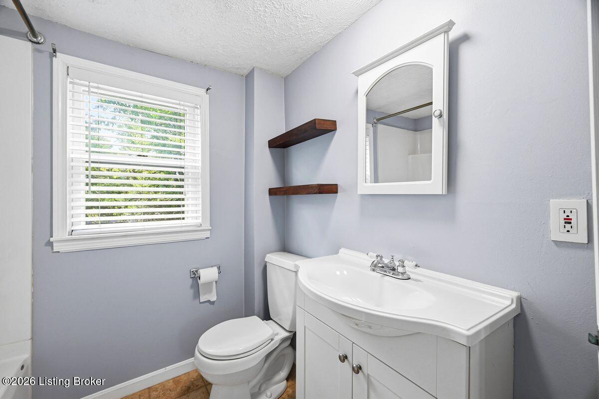 320 S Bayly Ave Property Photo 33