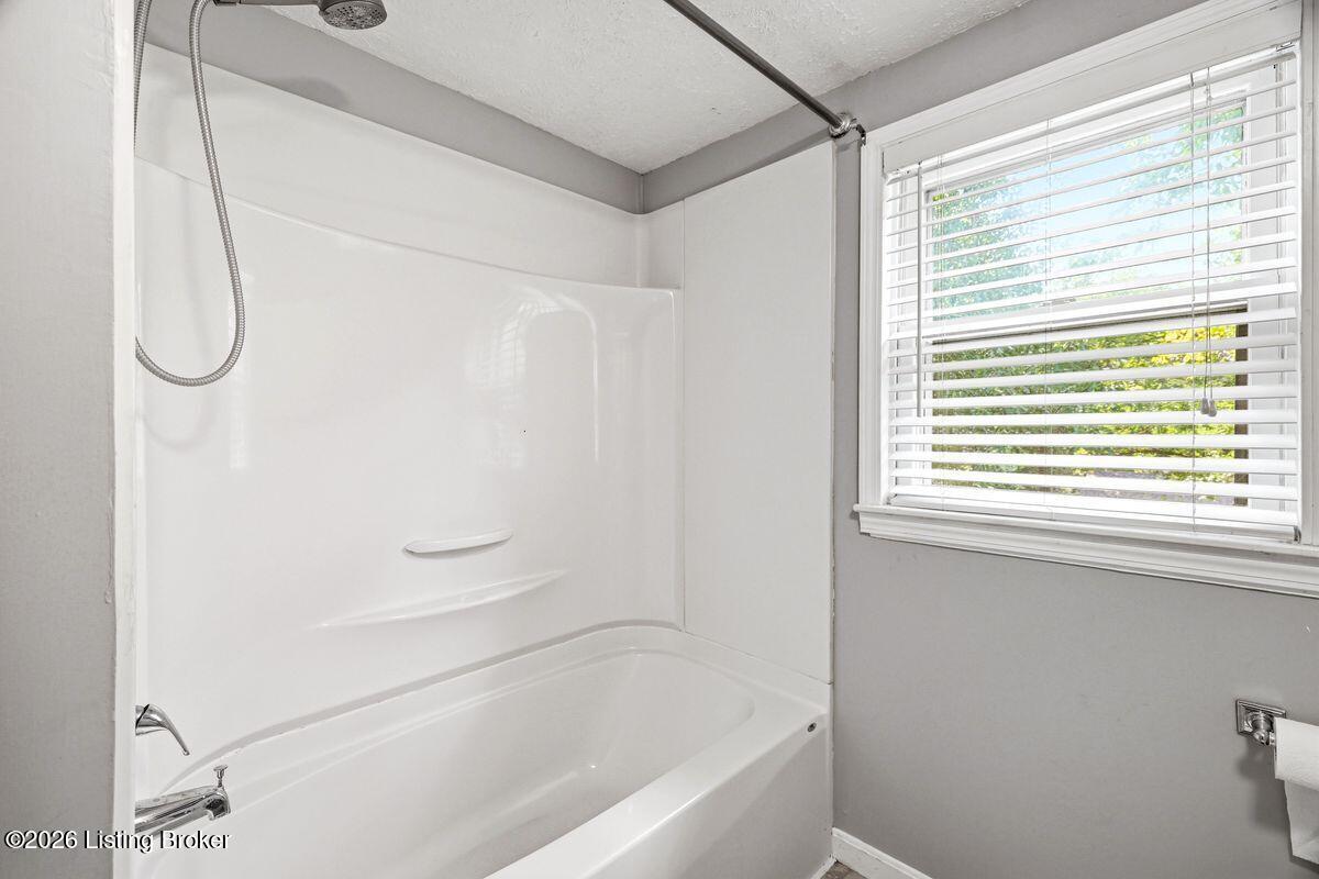 320 S Bayly Ave Property Photo 34