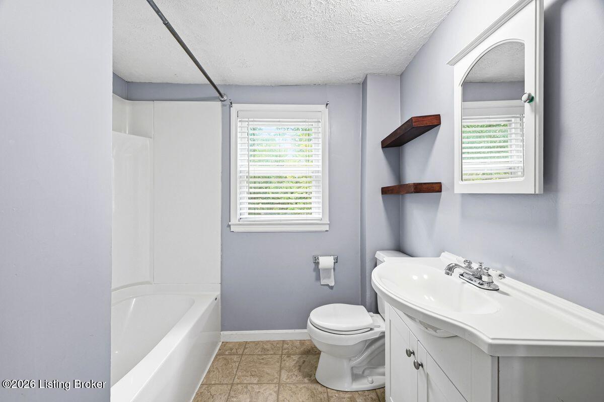 320 S Bayly Ave Property Photo 35