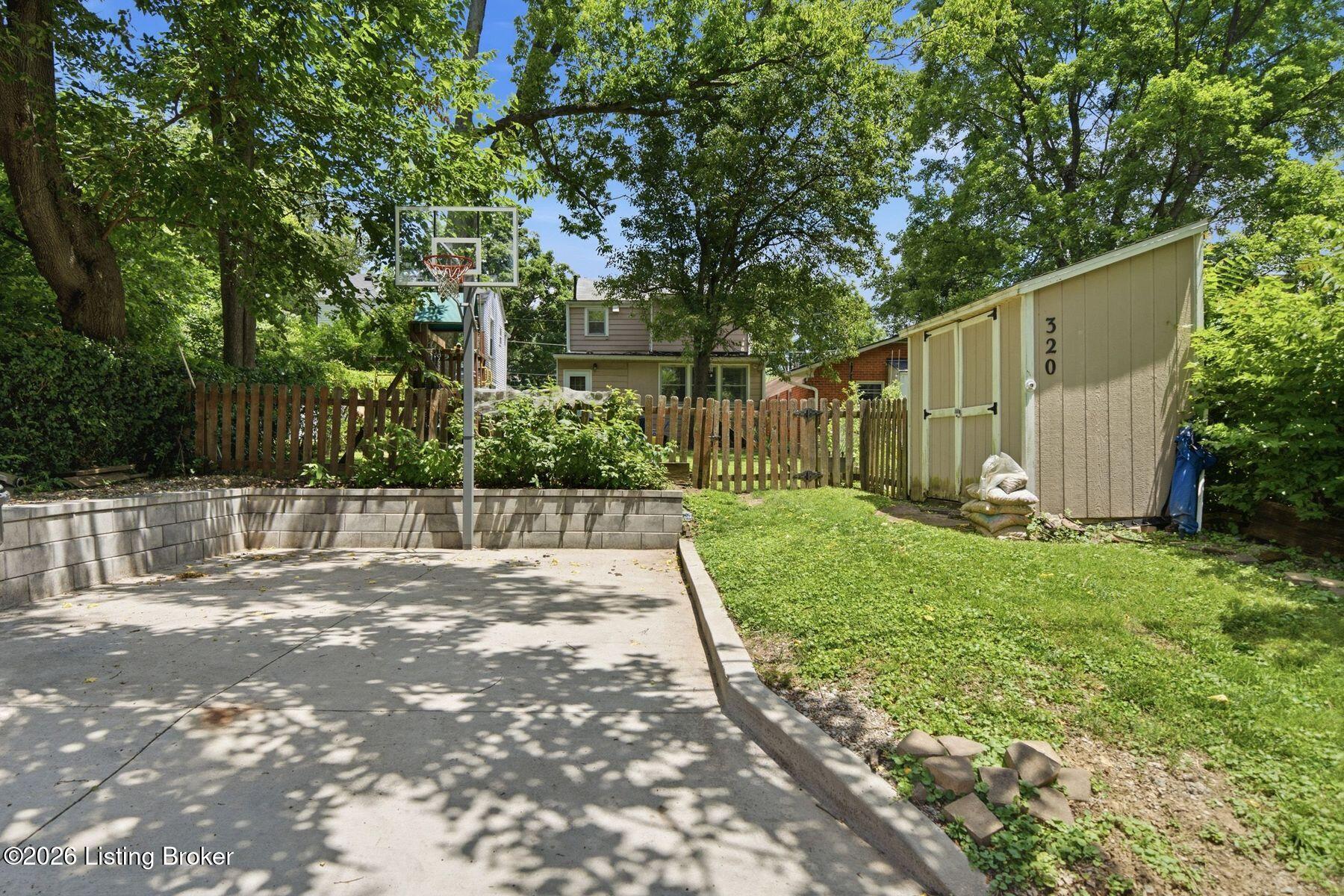 320 S Bayly Ave Property Photo 39