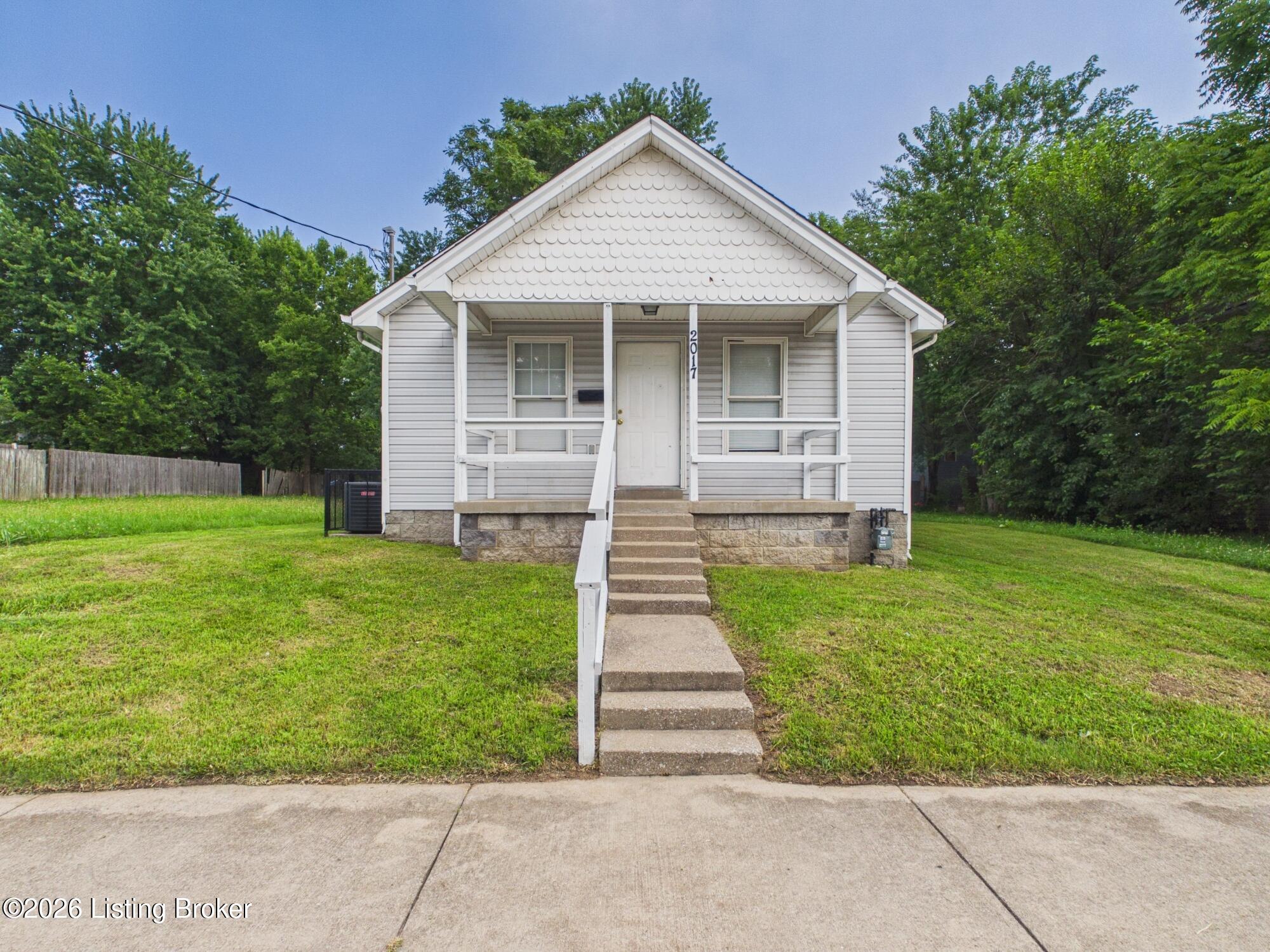 2017 W Market St Property Photo 1