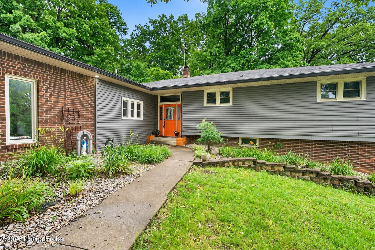 3140 Yorkshire Dr Property Photo 3