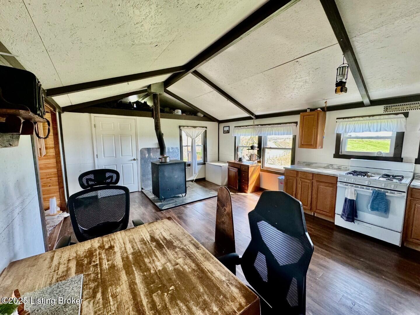 5651 Battle Rd Property Photo 4