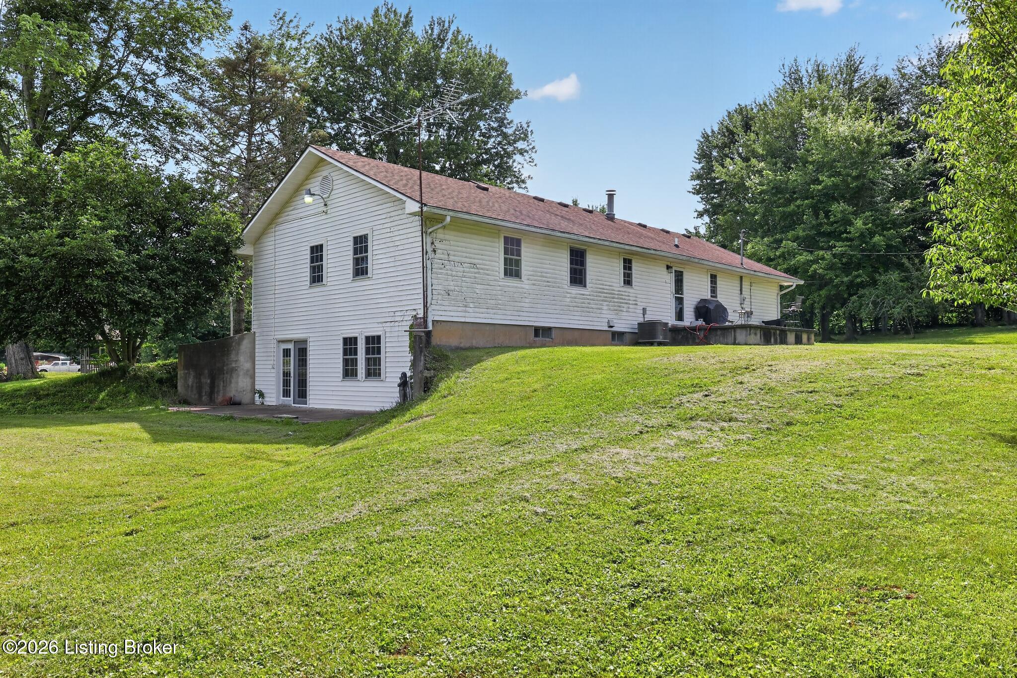 348 W Beech Grove Rd Property Photo 3