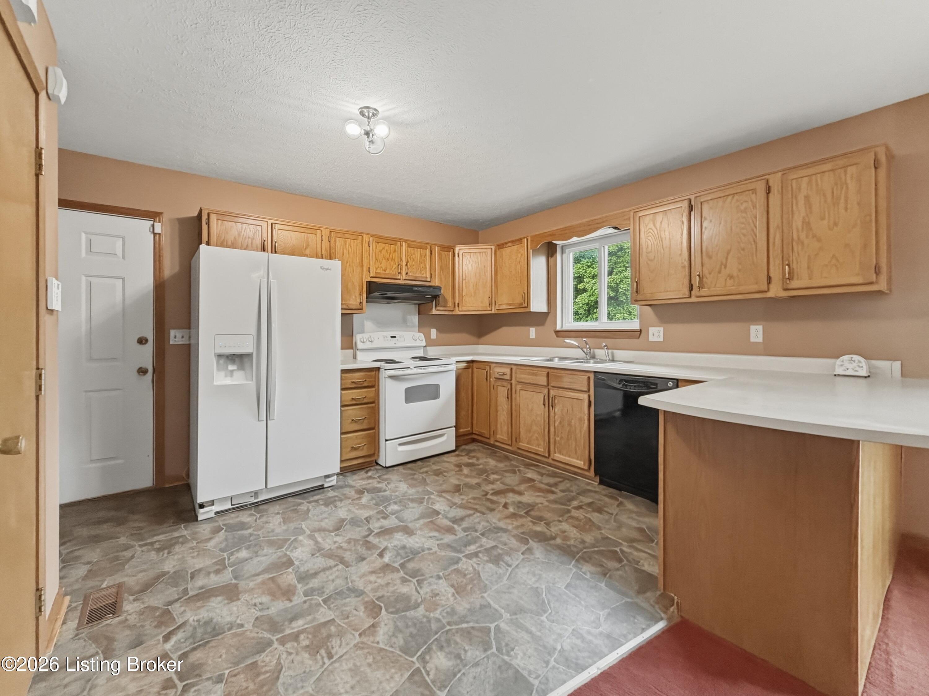 65 Brenda Ct Property Photo 10