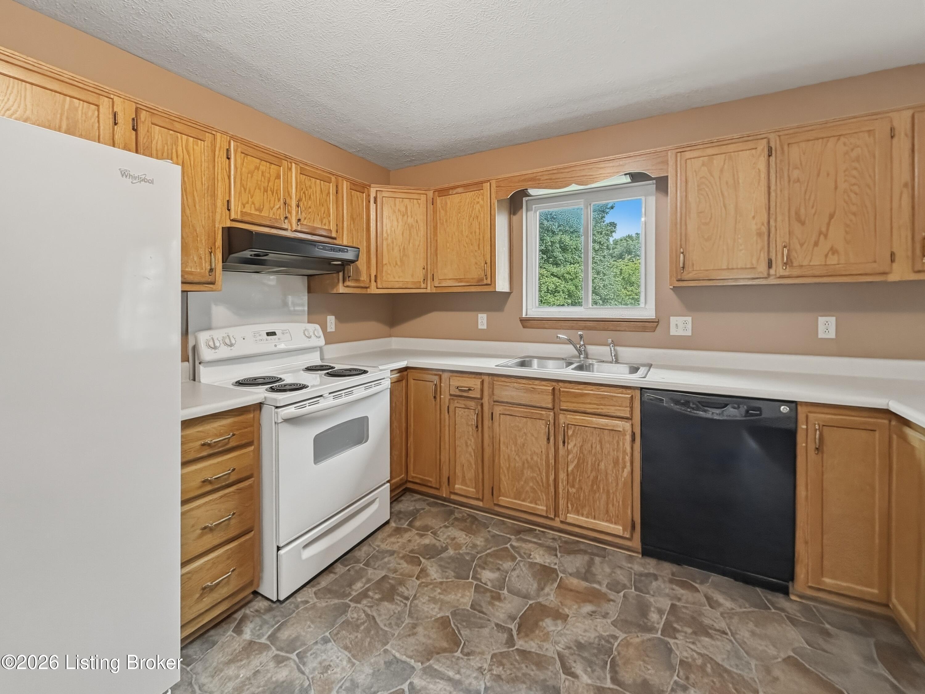 65 Brenda Ct Property Photo 11