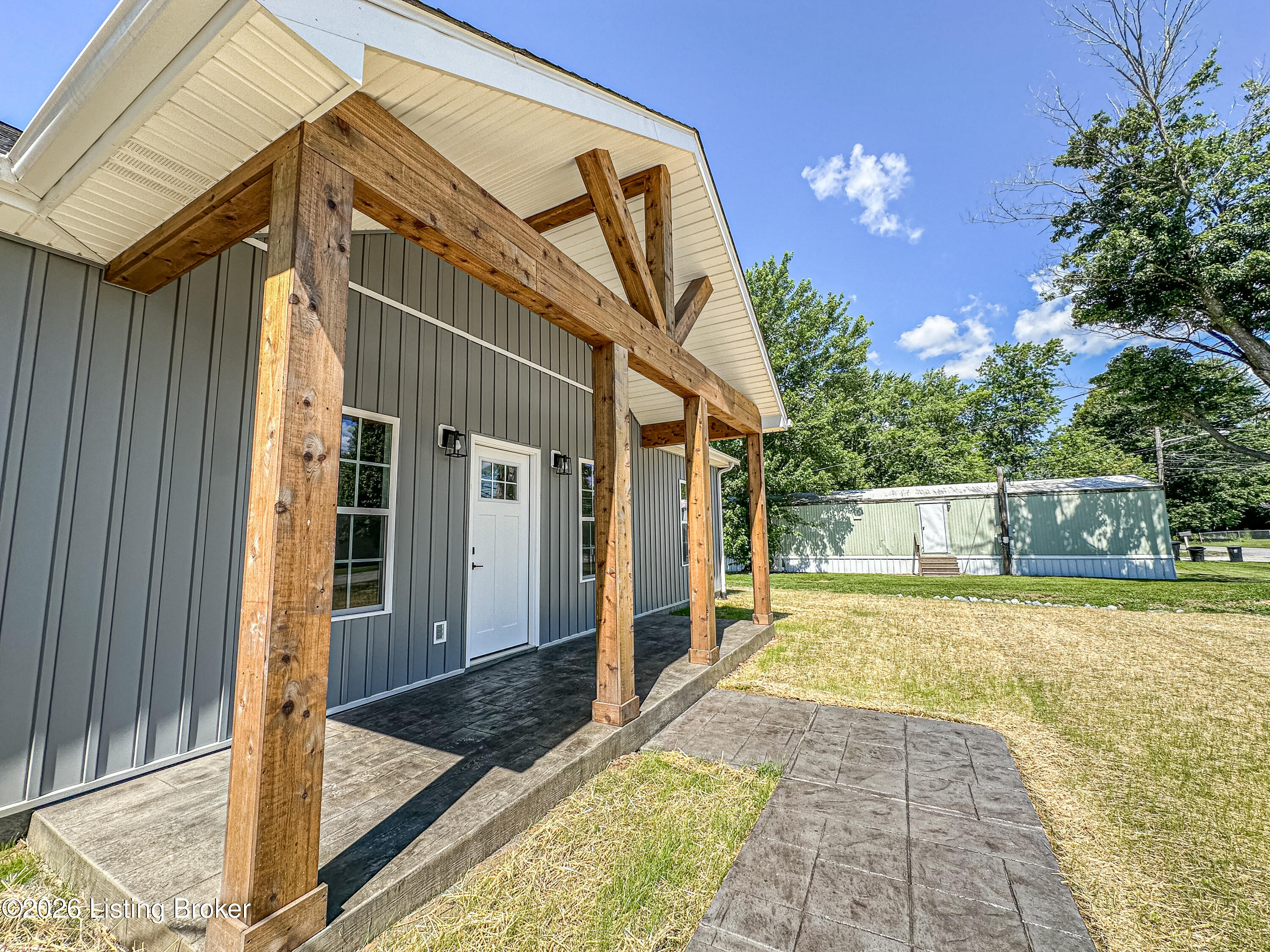 203 Spring St Property Photo 3