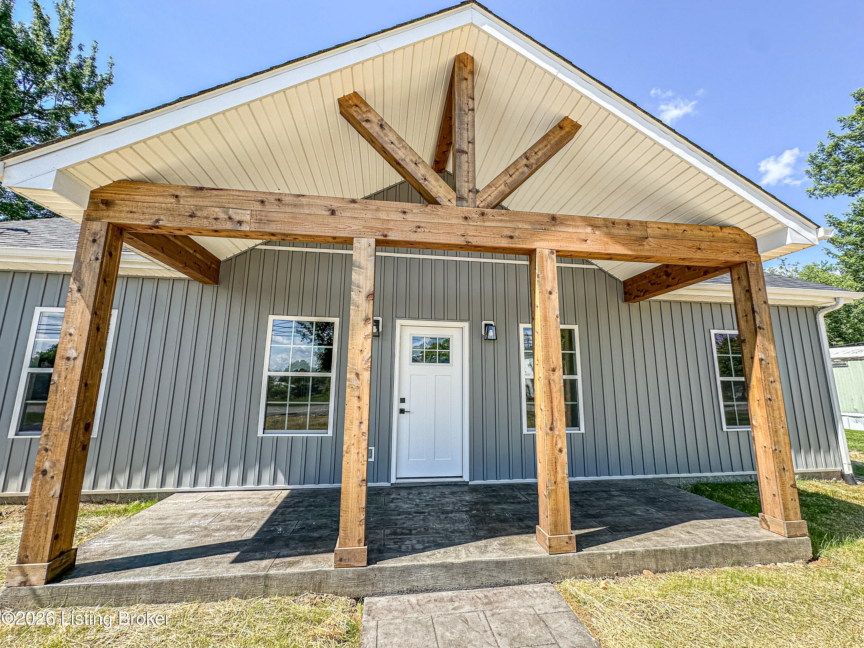 203 Spring St Property Photo 4