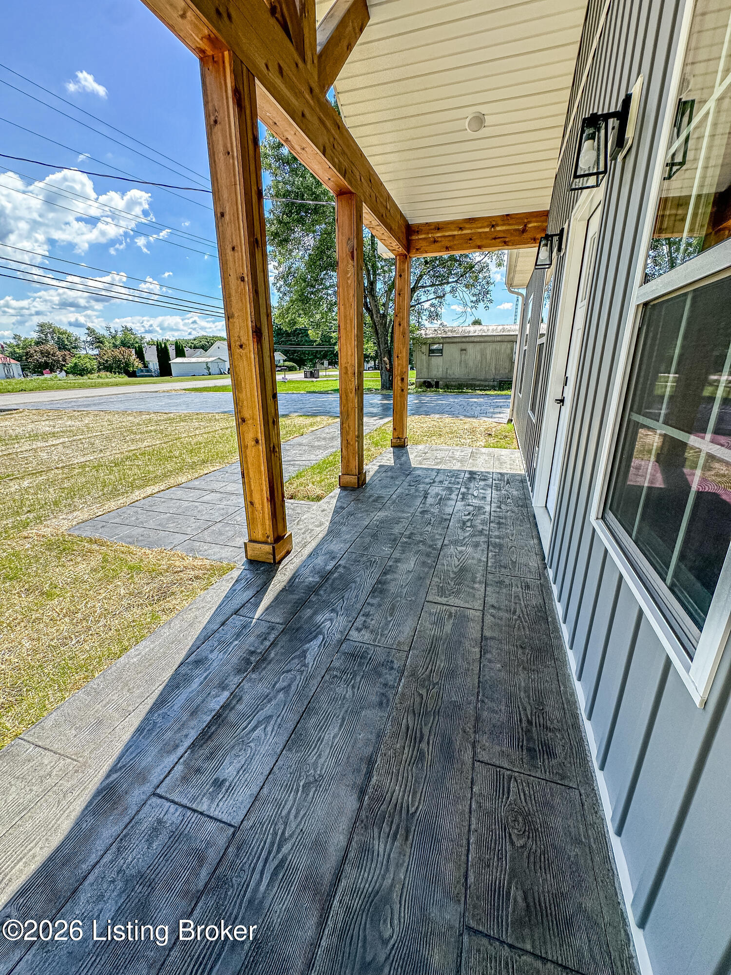 203 Spring St Property Photo 5