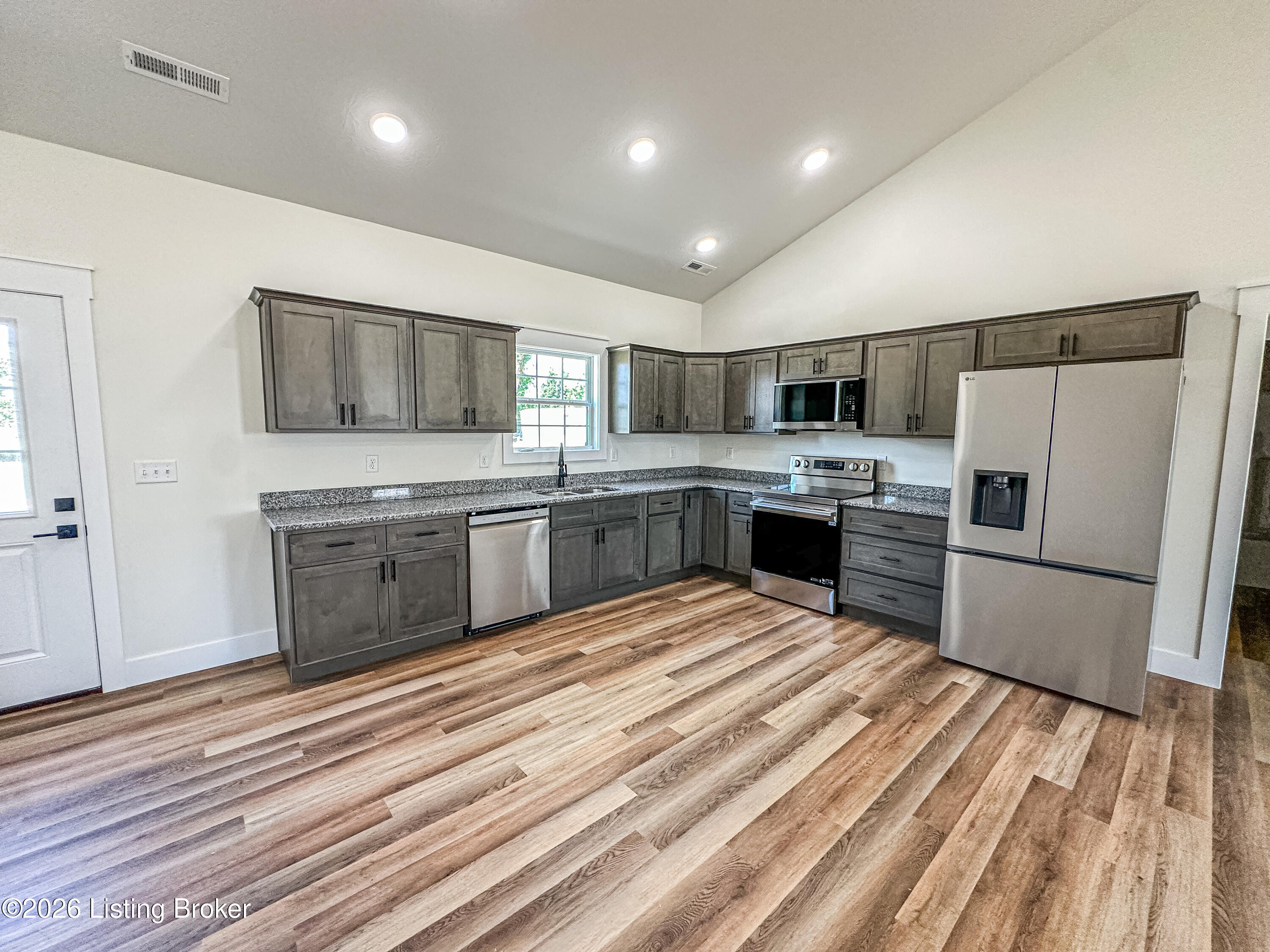 203 Spring St Property Photo 10