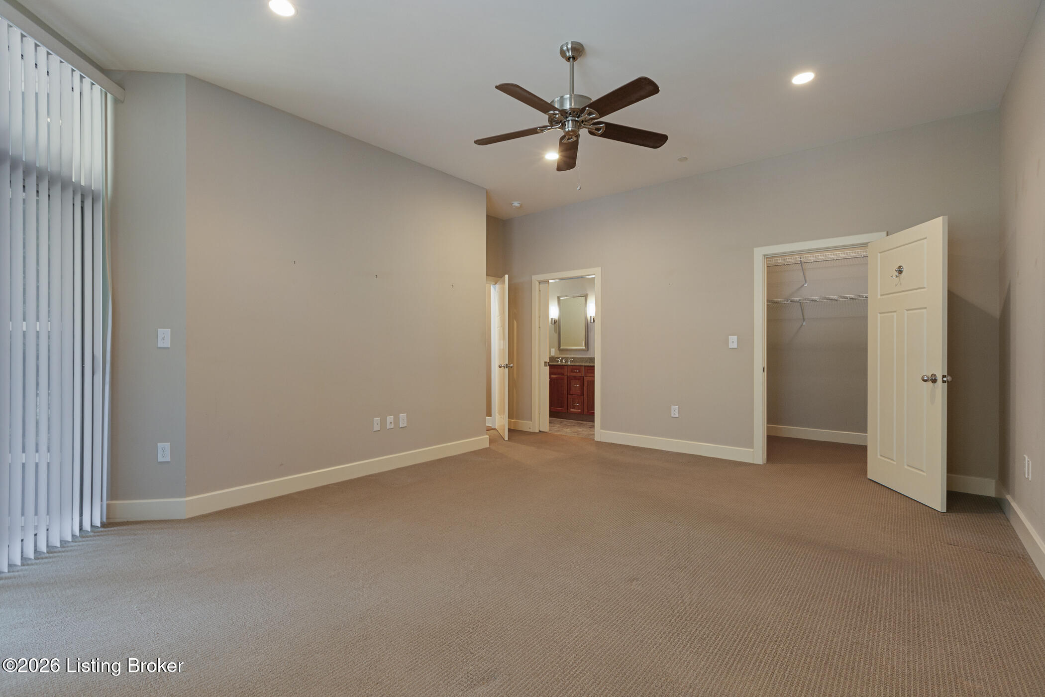 324 E Main St 213 Property Photo 22