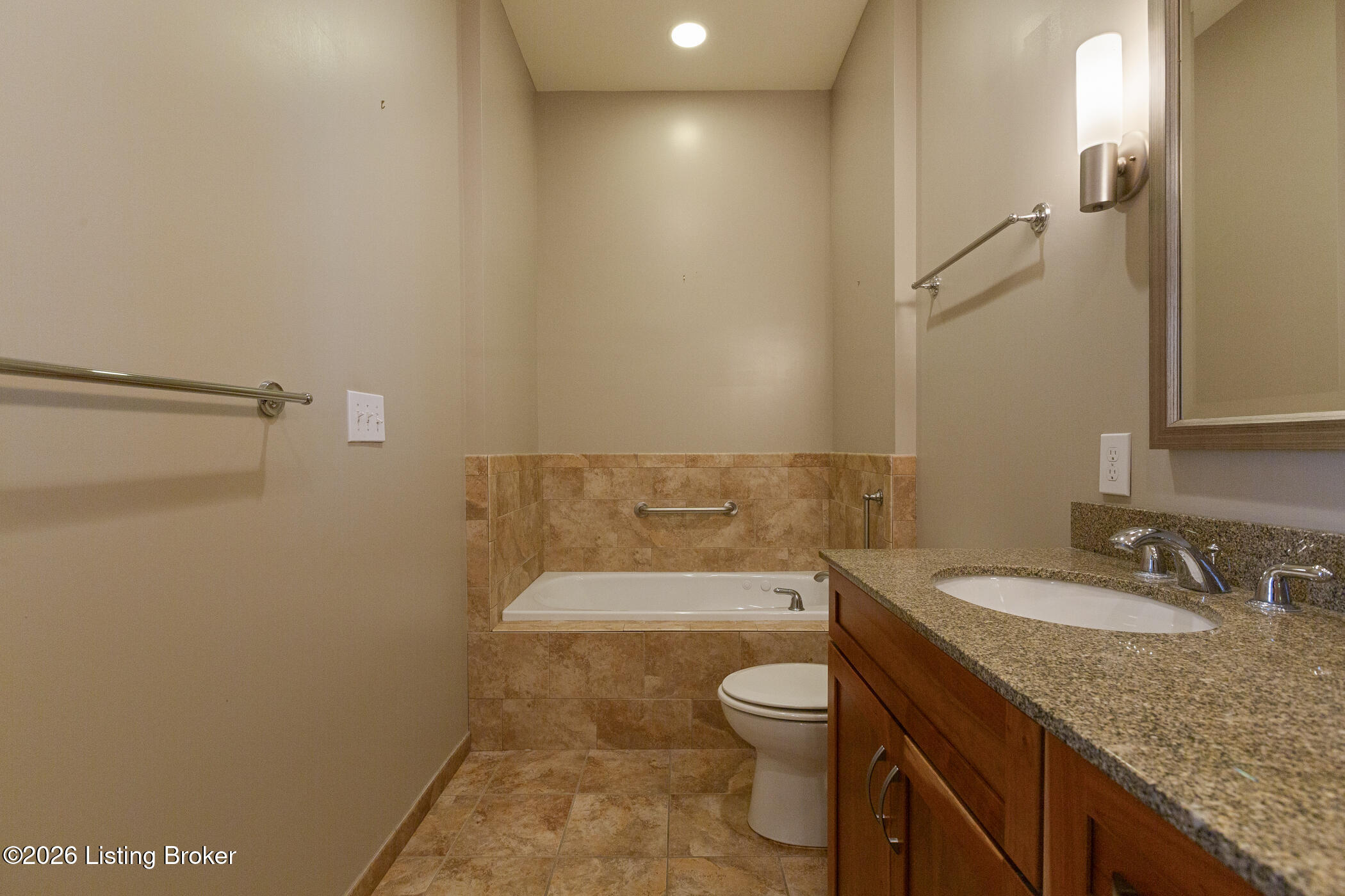324 E Main St 213 Property Photo 24