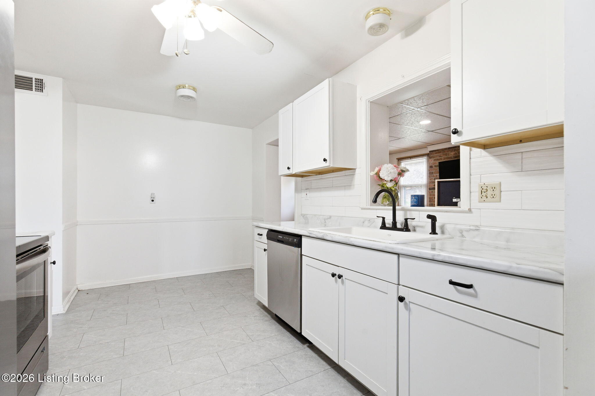 2720 Tregaron Ave Property Photo 8
