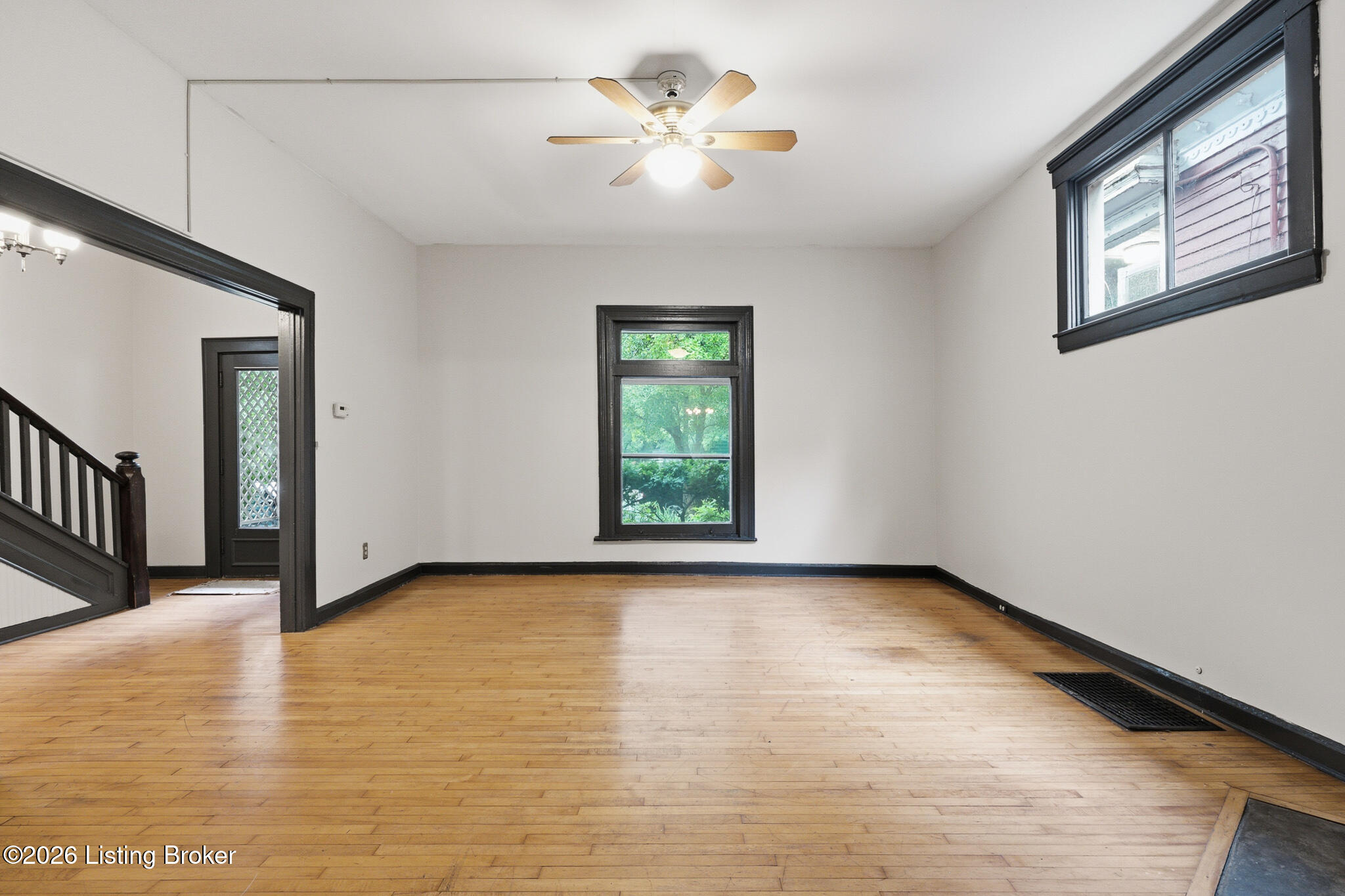 1116 Everett Ave Property Photo 14