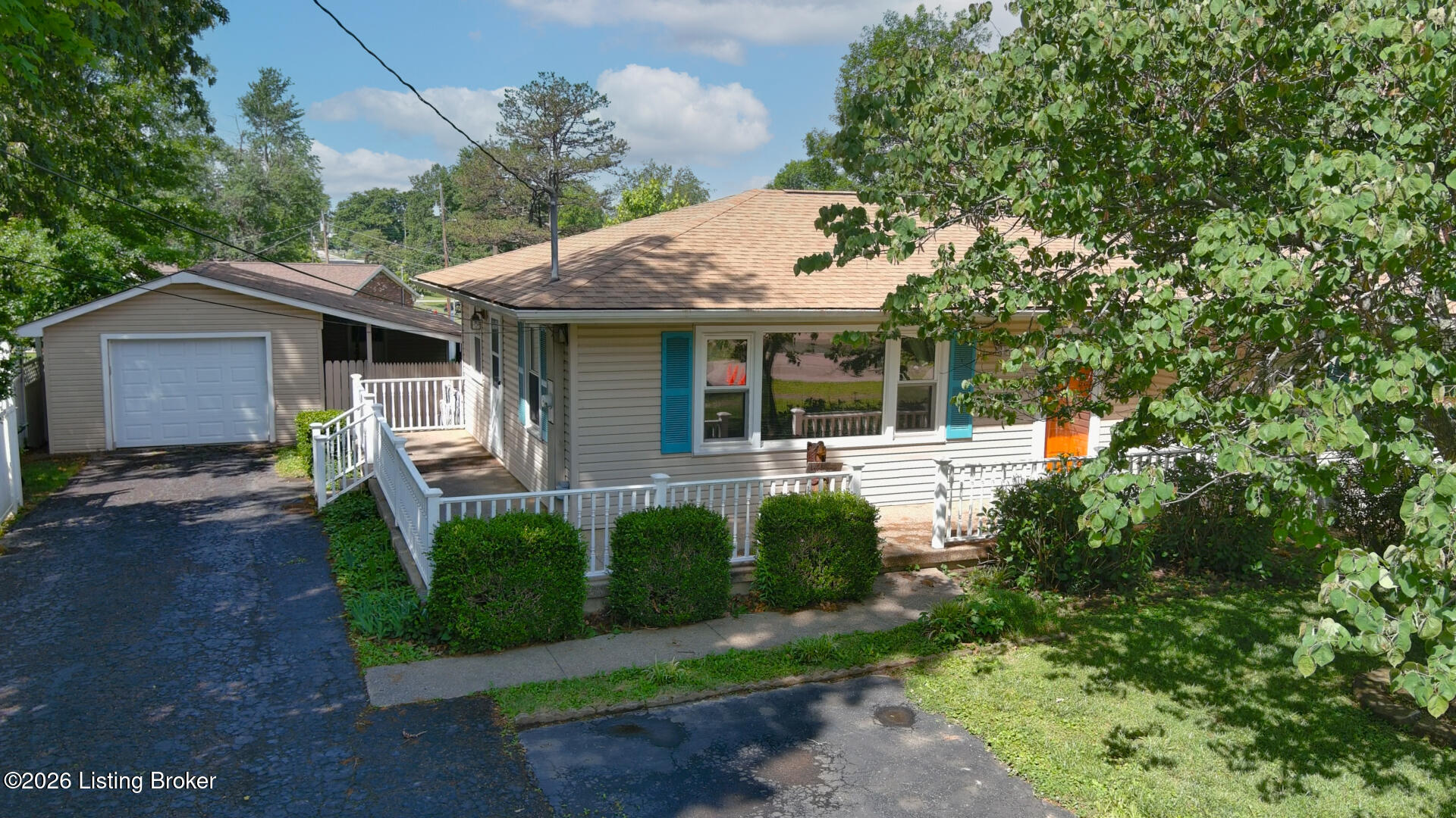 427 S Deepwood Dr Property Photo 1