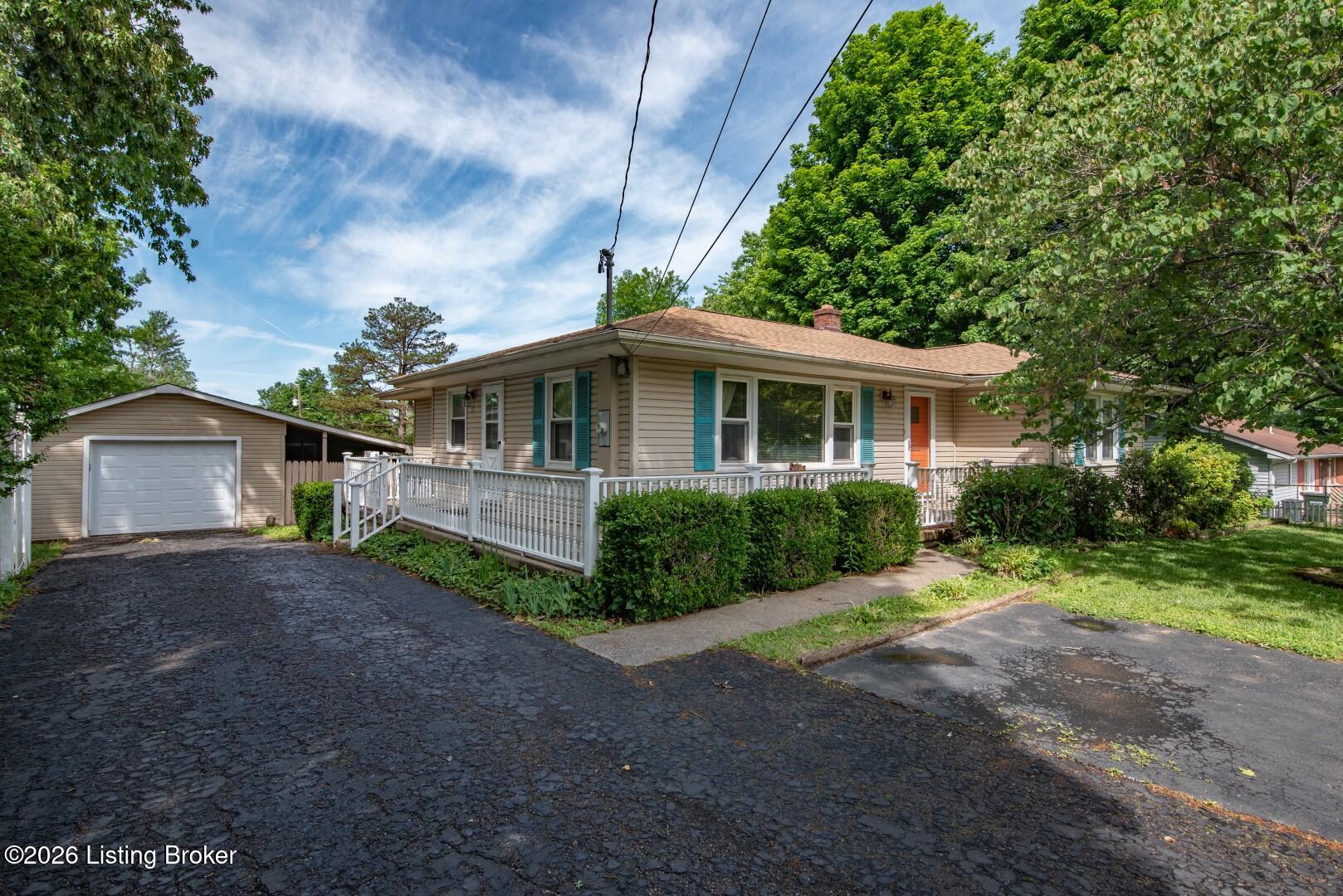 427 S Deepwood Dr Property Photo 5