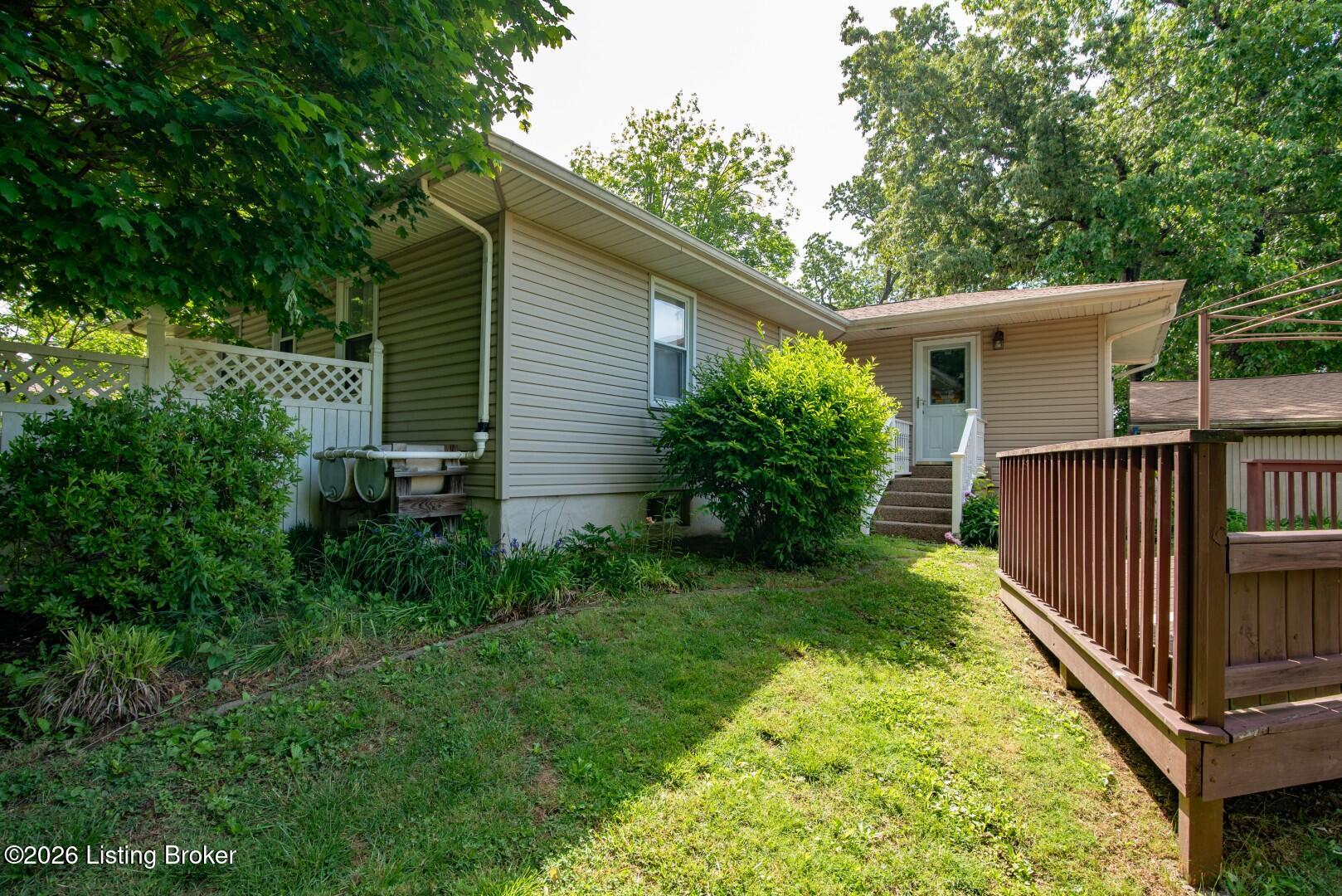 427 S Deepwood Dr Property Photo 8