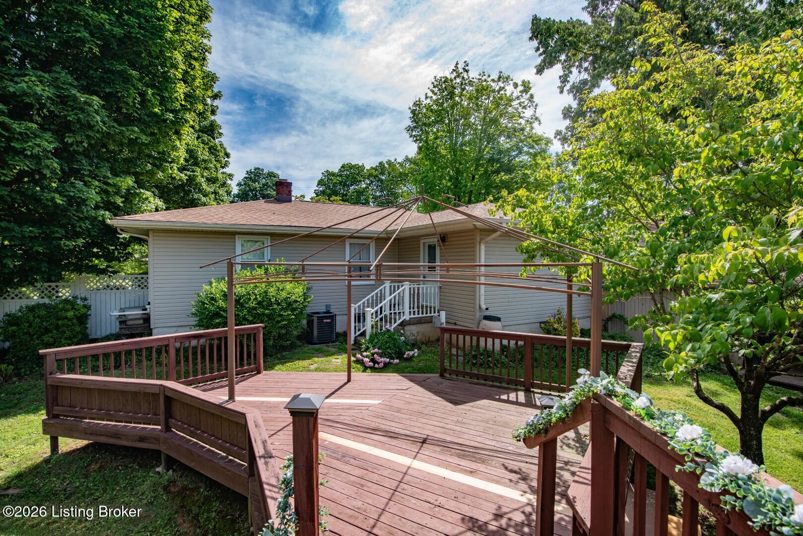 427 S Deepwood Dr Property Photo 9